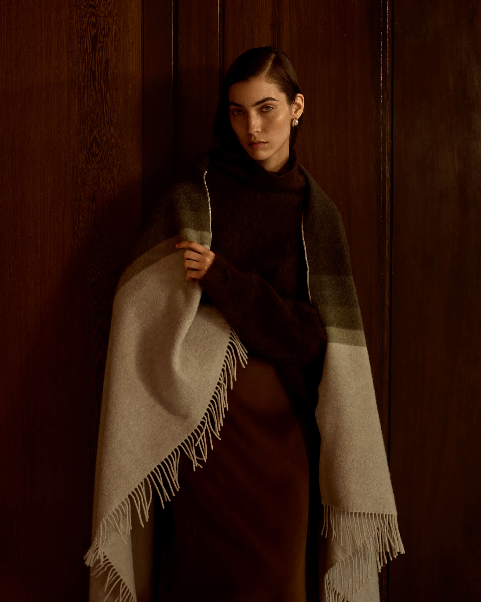 Couverture en laine recyclée Voreni verte avec franges 130 x 170 cm