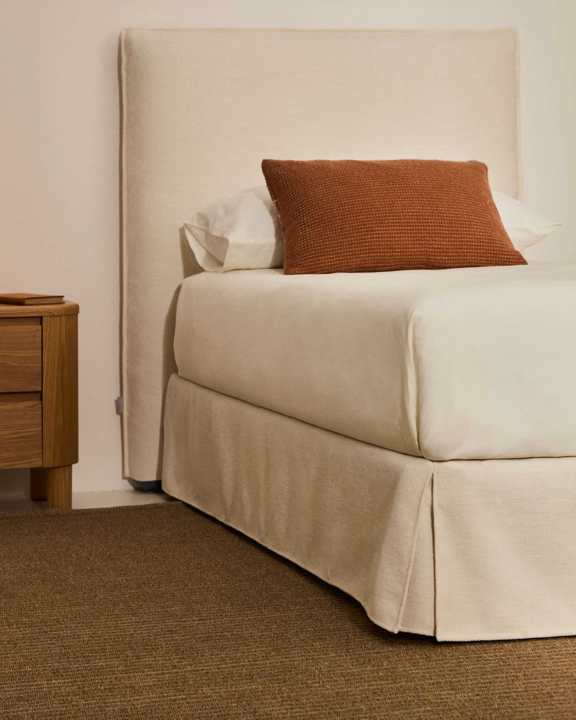 Jaira bed base with removable cover in white chenille for 90 x 200cm mattress