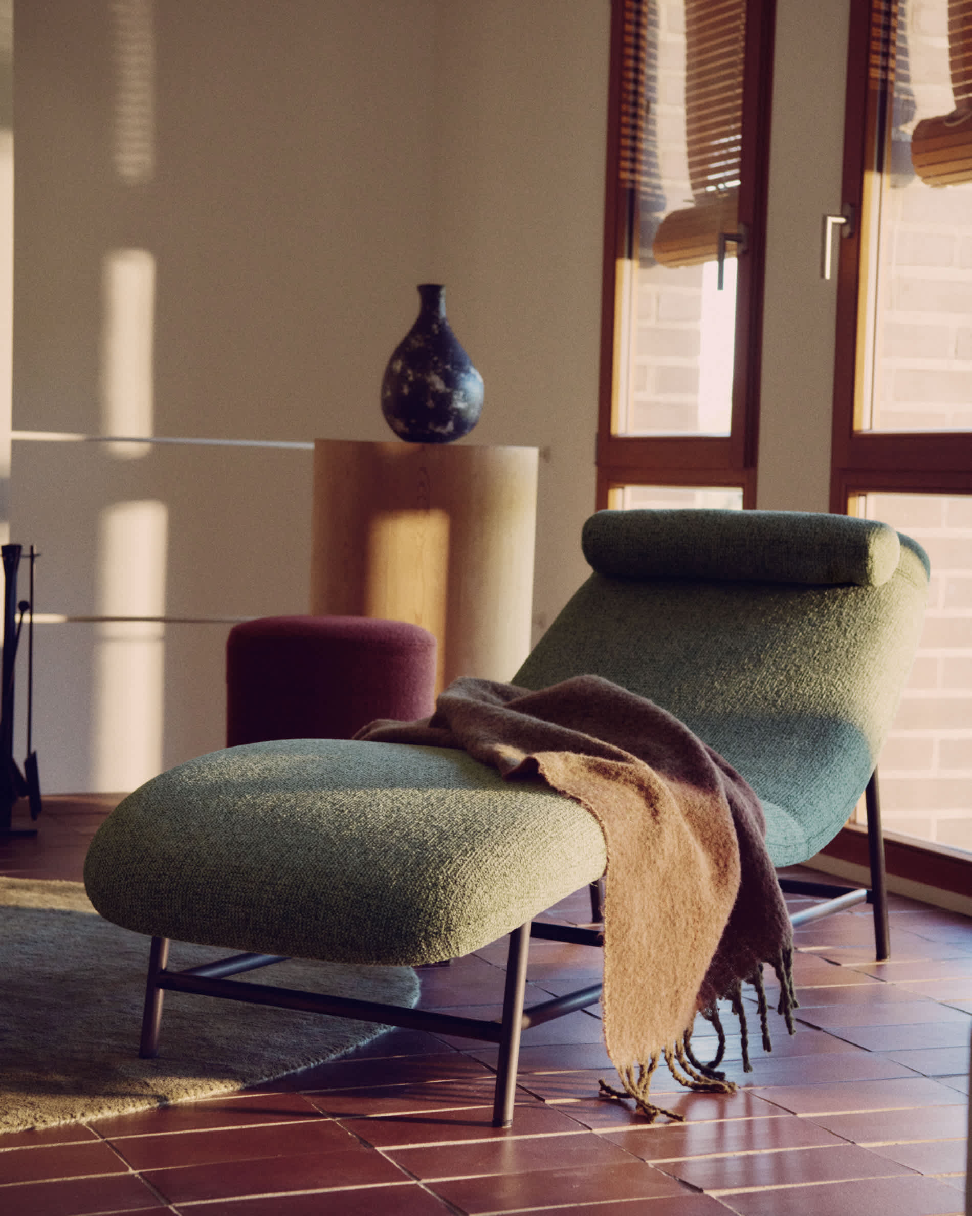 Osla divan in green chenille with brushed graphite stainless steel legs FSC 100% 174 cm