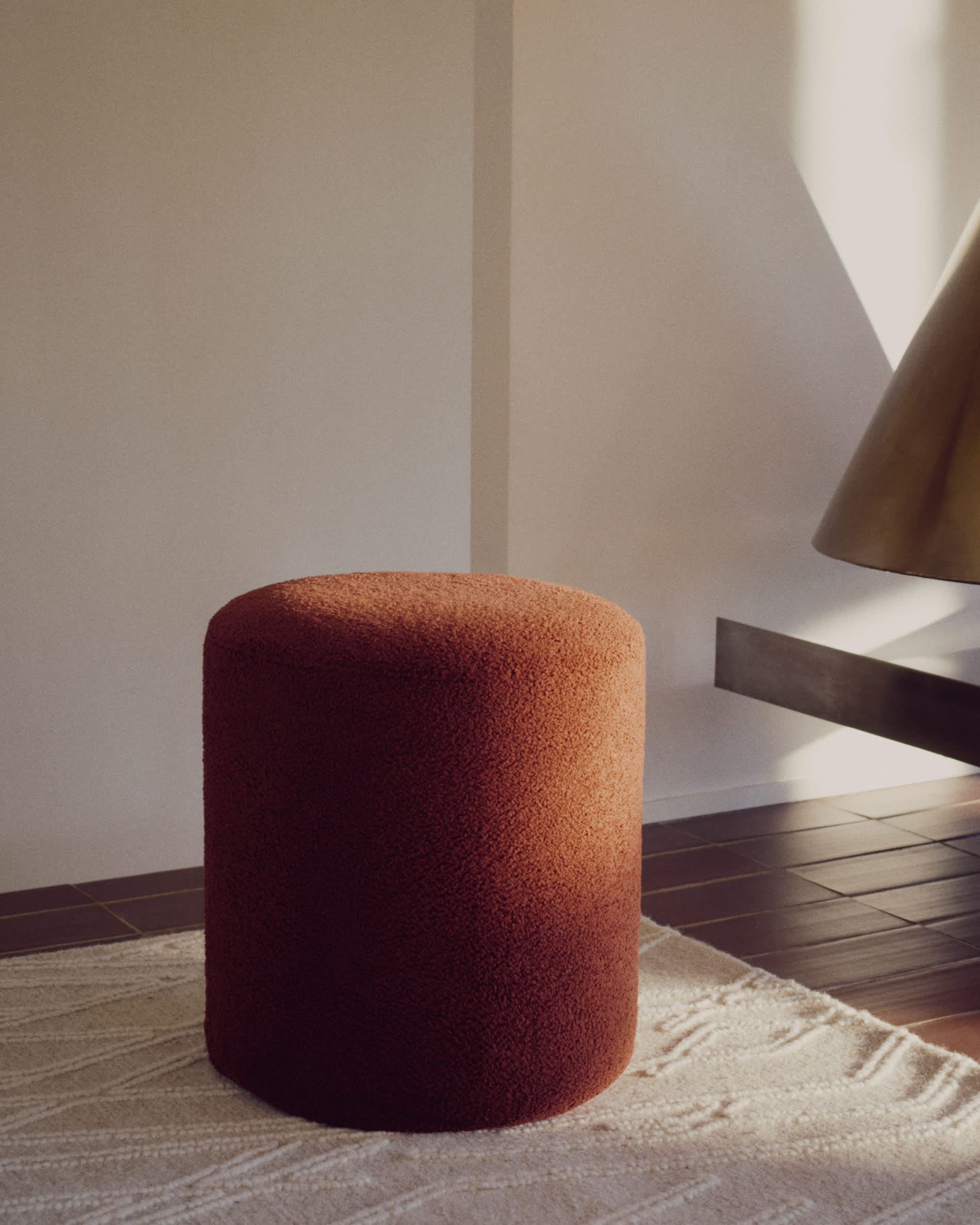 Kaeli footrest with removable cover in terracotta bouclé Ø 43 cm