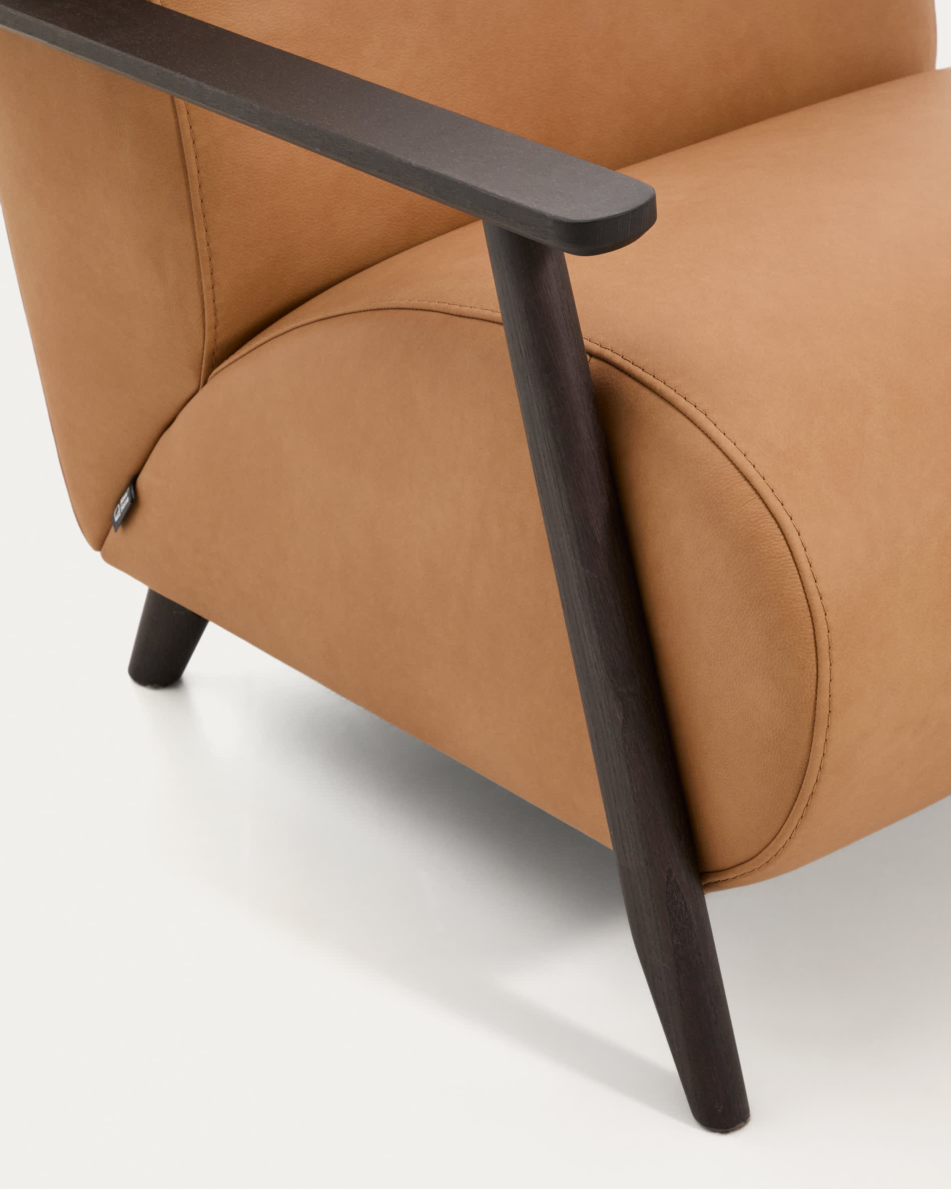 Meghan armchair in brown leather and solid ash wood with wenge-coloured finish FSC Mix Credit