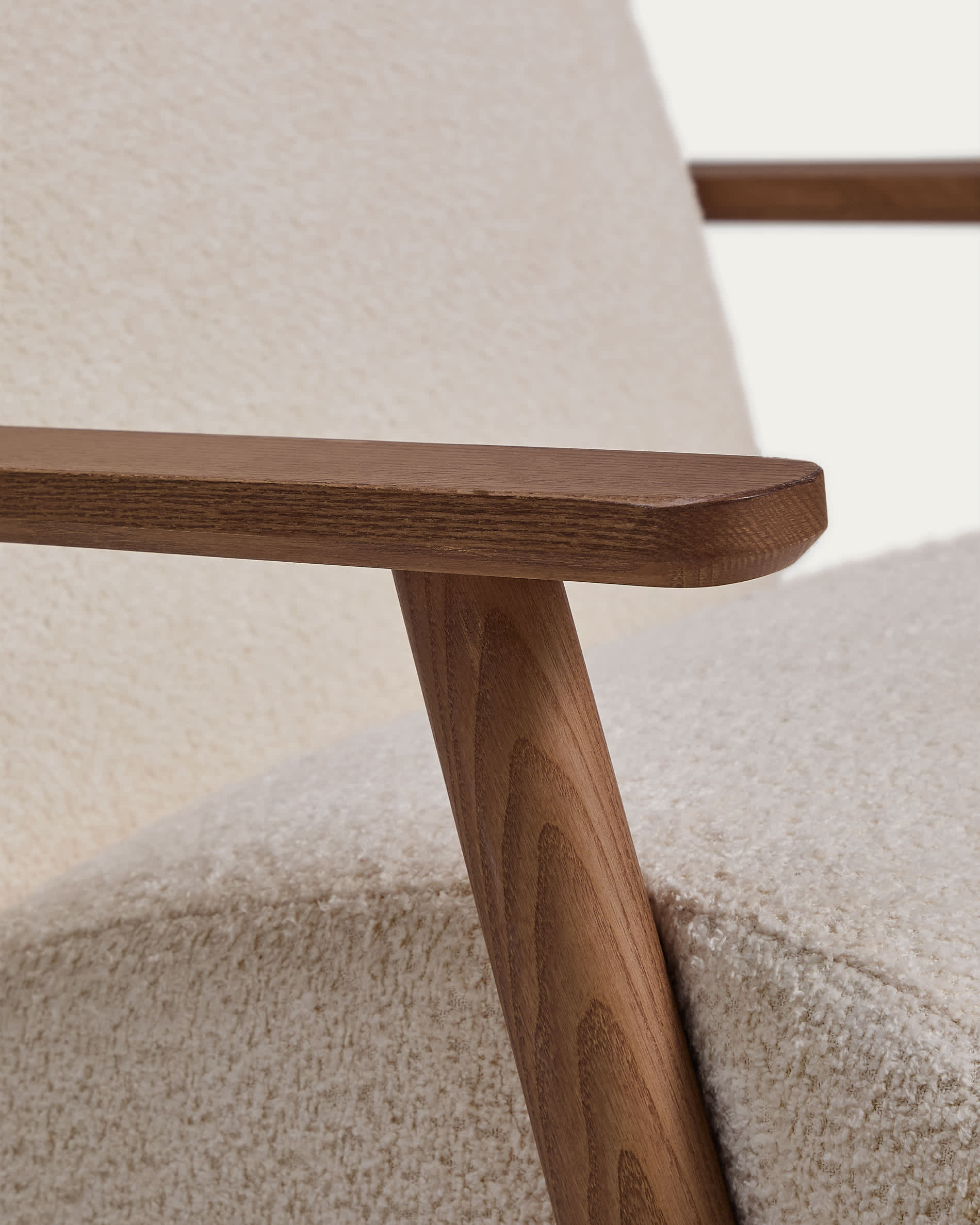 Meghan fire-retardant armchair in beige bouclé and solid ash wood with walnut-coloured finish FSC Mix Credit