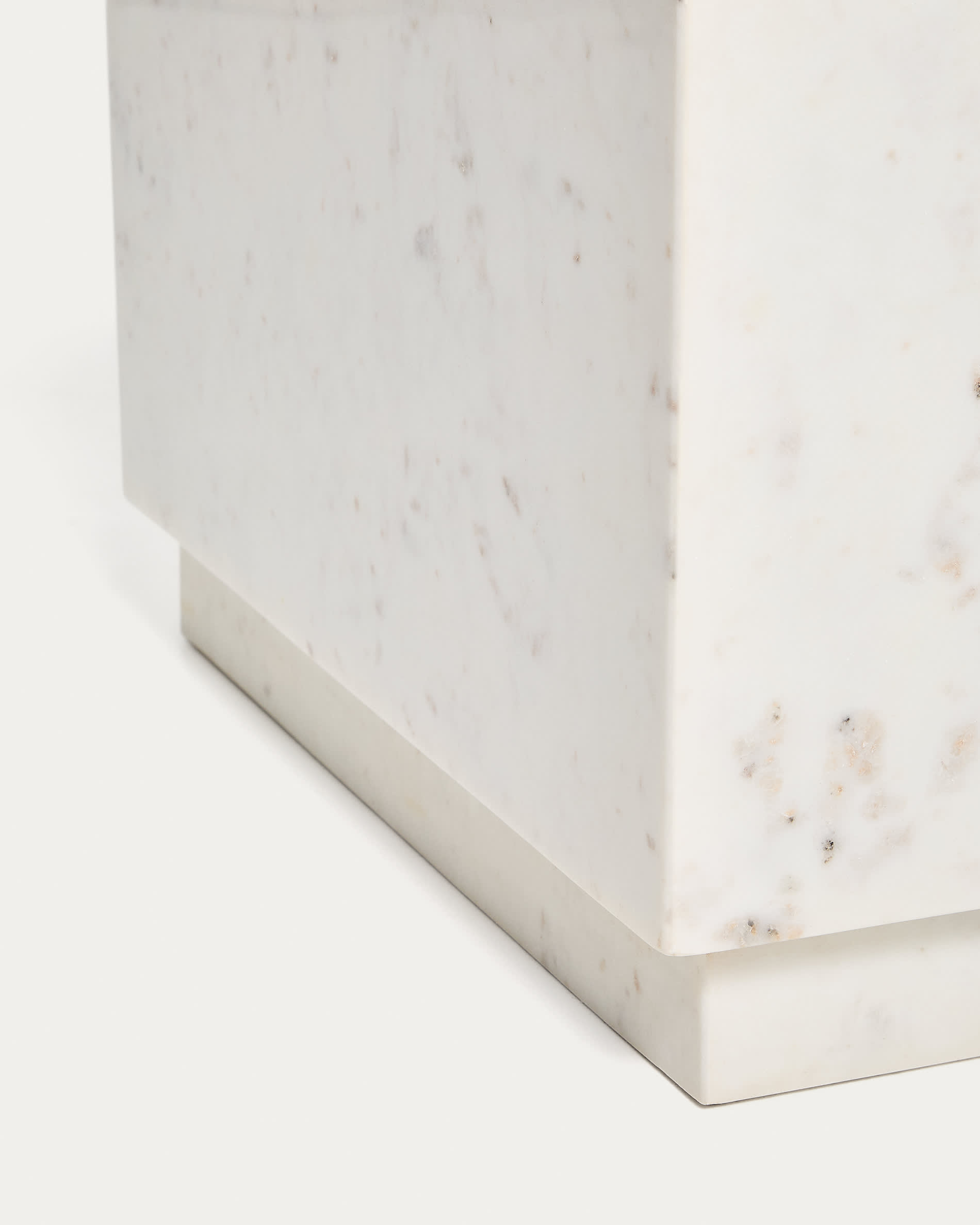 Sorein side table in white marble 50 x 50 cm