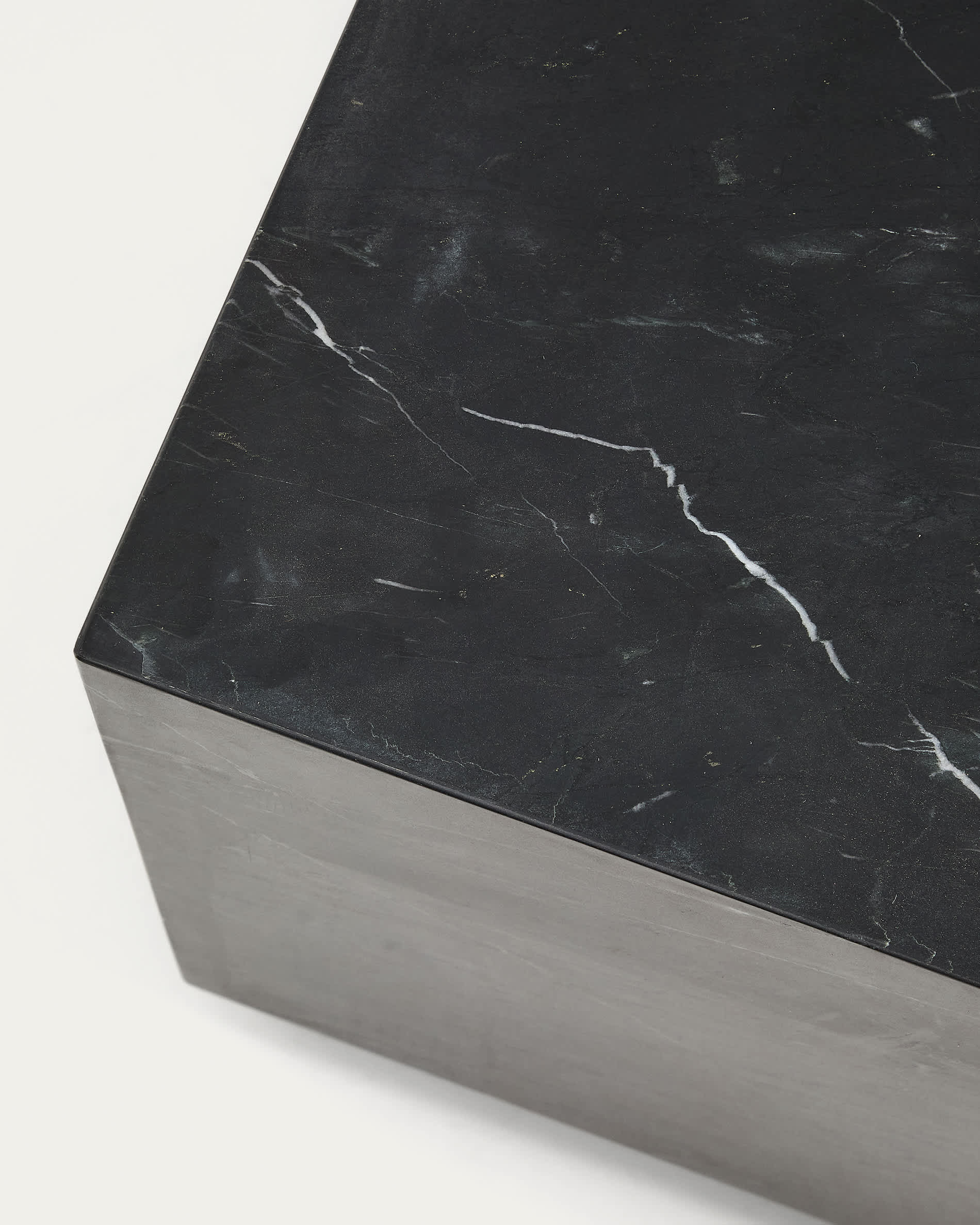 Sorein side table in black marble 50 x 50 cm