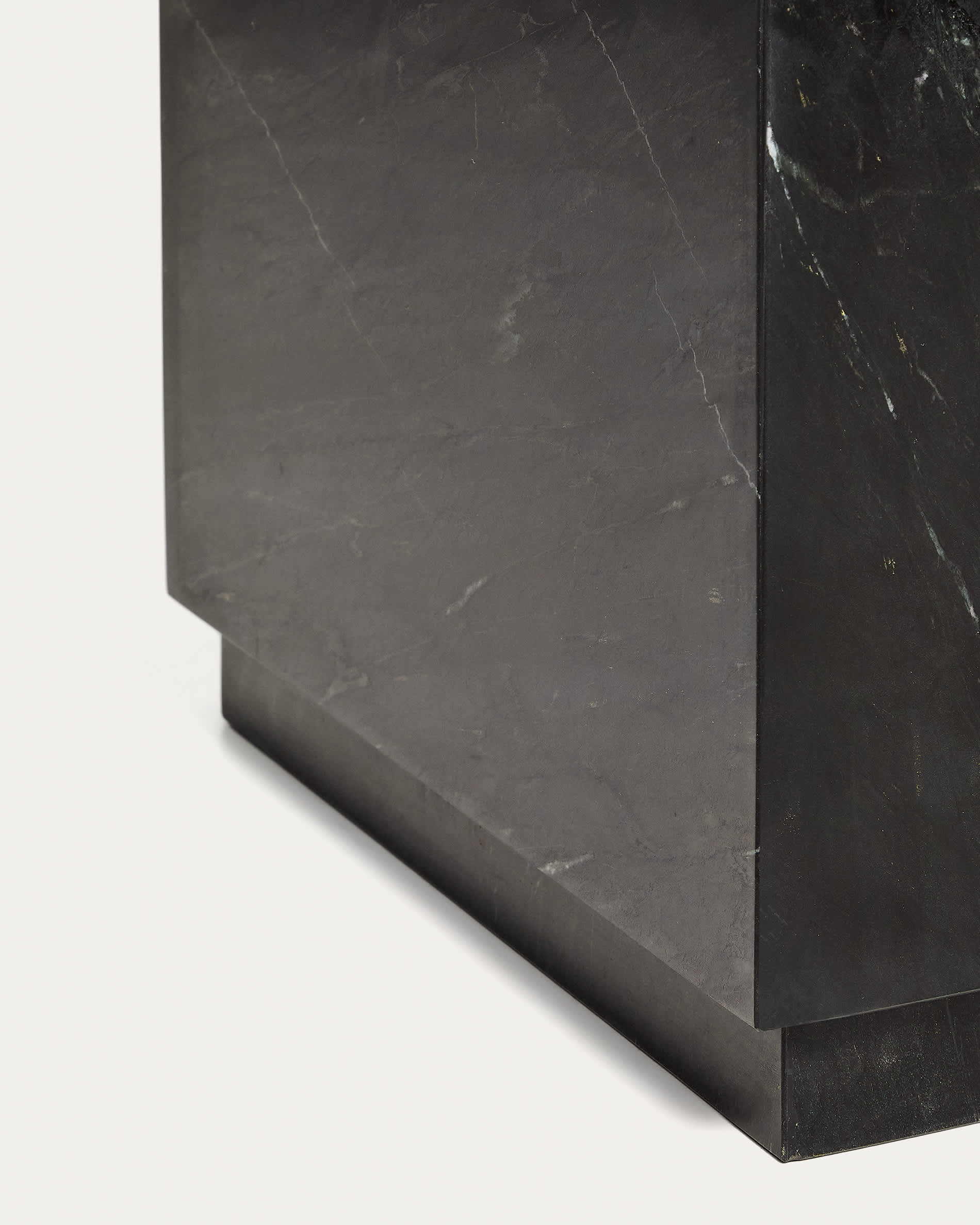 Sorein side table in black marble 50 x 50 cm