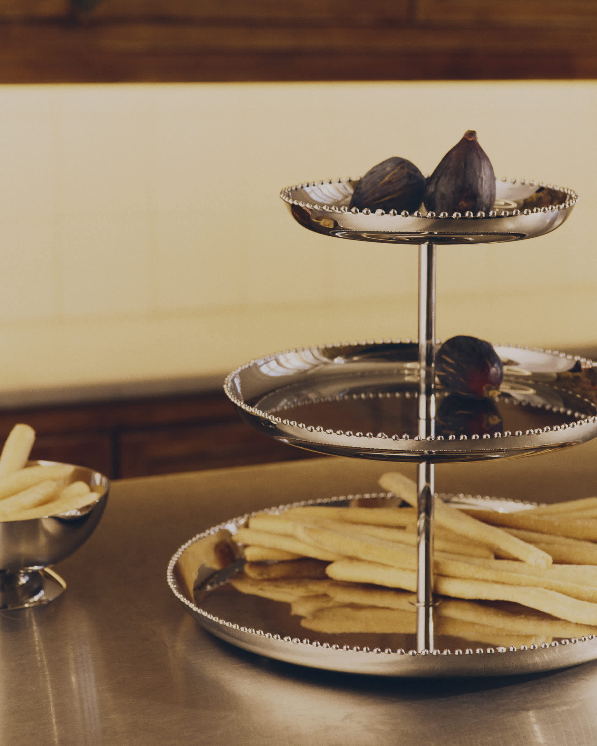 Nirela 3-tier stainless steel tray