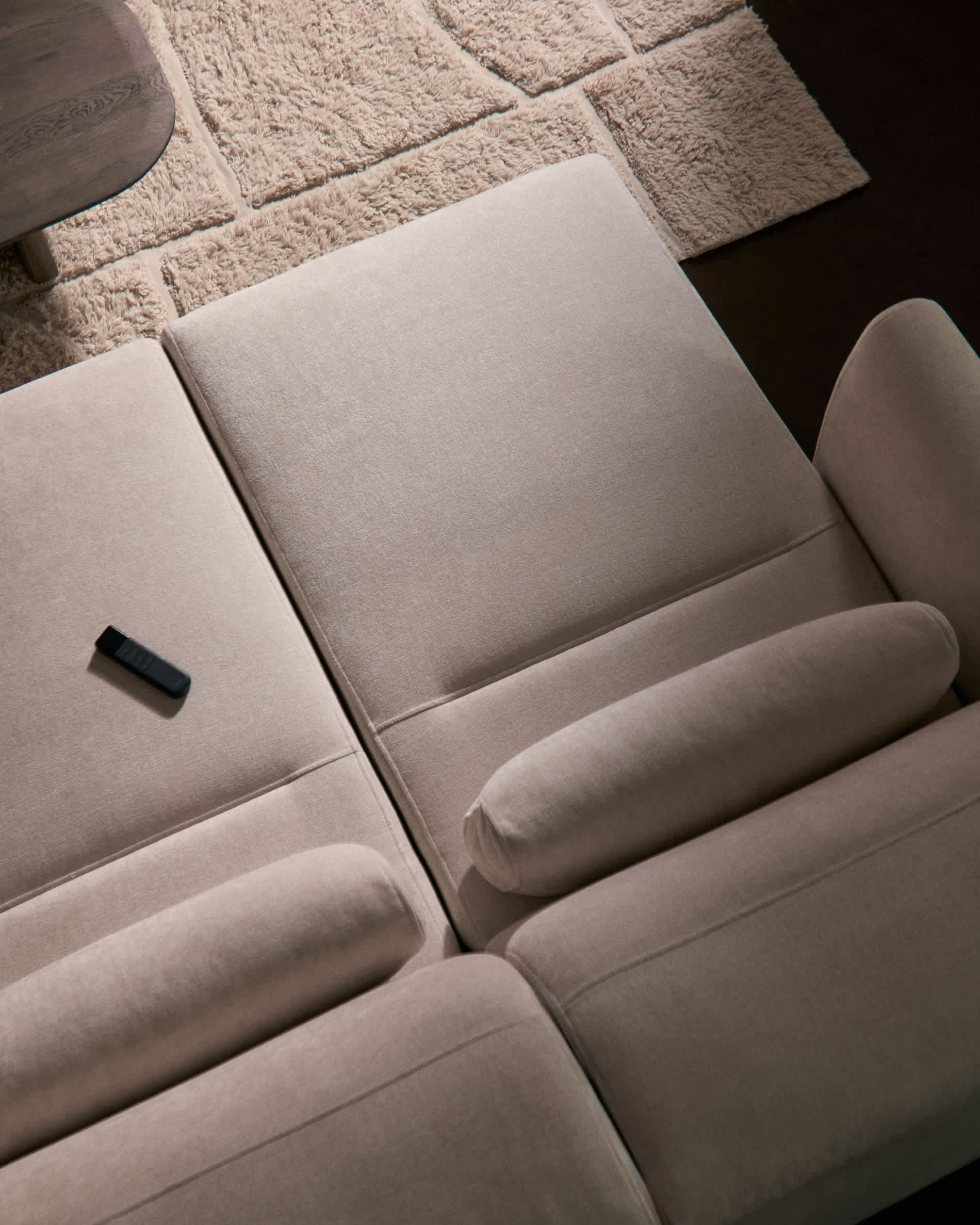 Lares 2-seater sofa with motorised sliding seats and reclining headrest in beige chenille 180cm