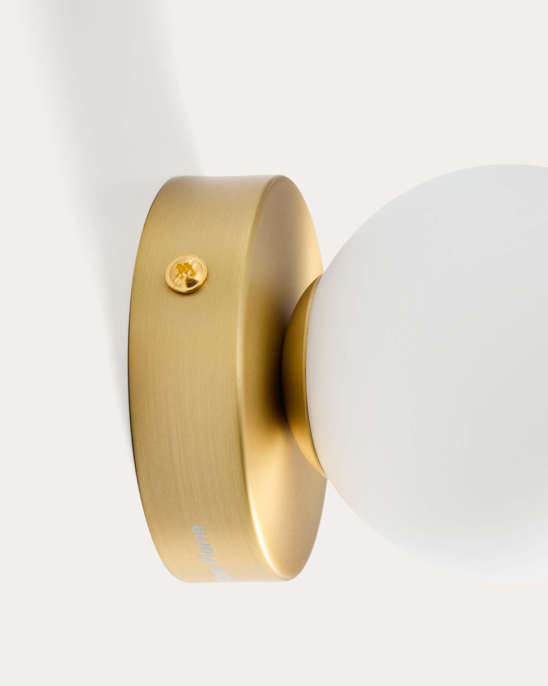 Brisia metal wall lamp with brushed brass finish and 1 frosted glass ball Ø8cm