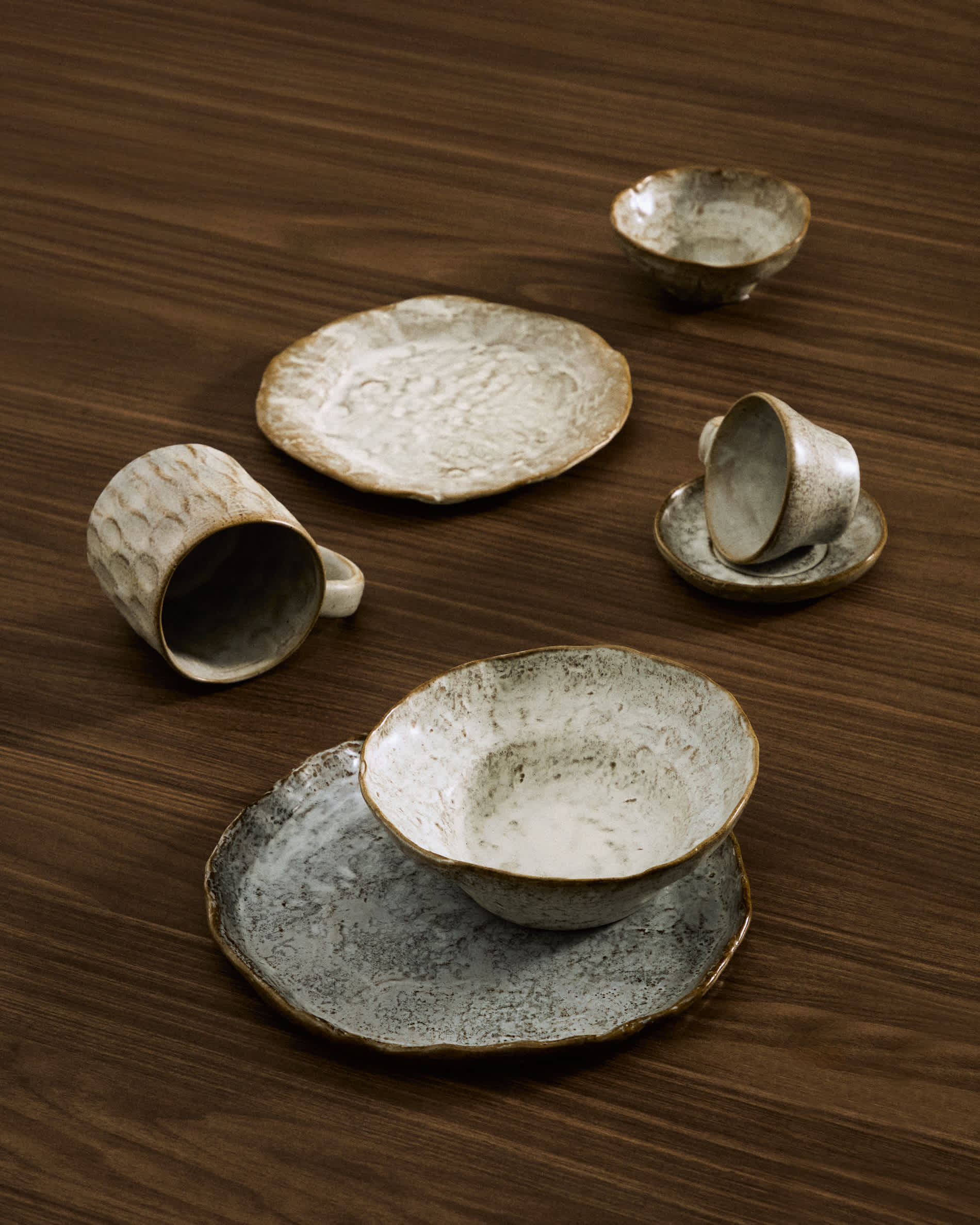 Alenia brown ceramic dinner plate