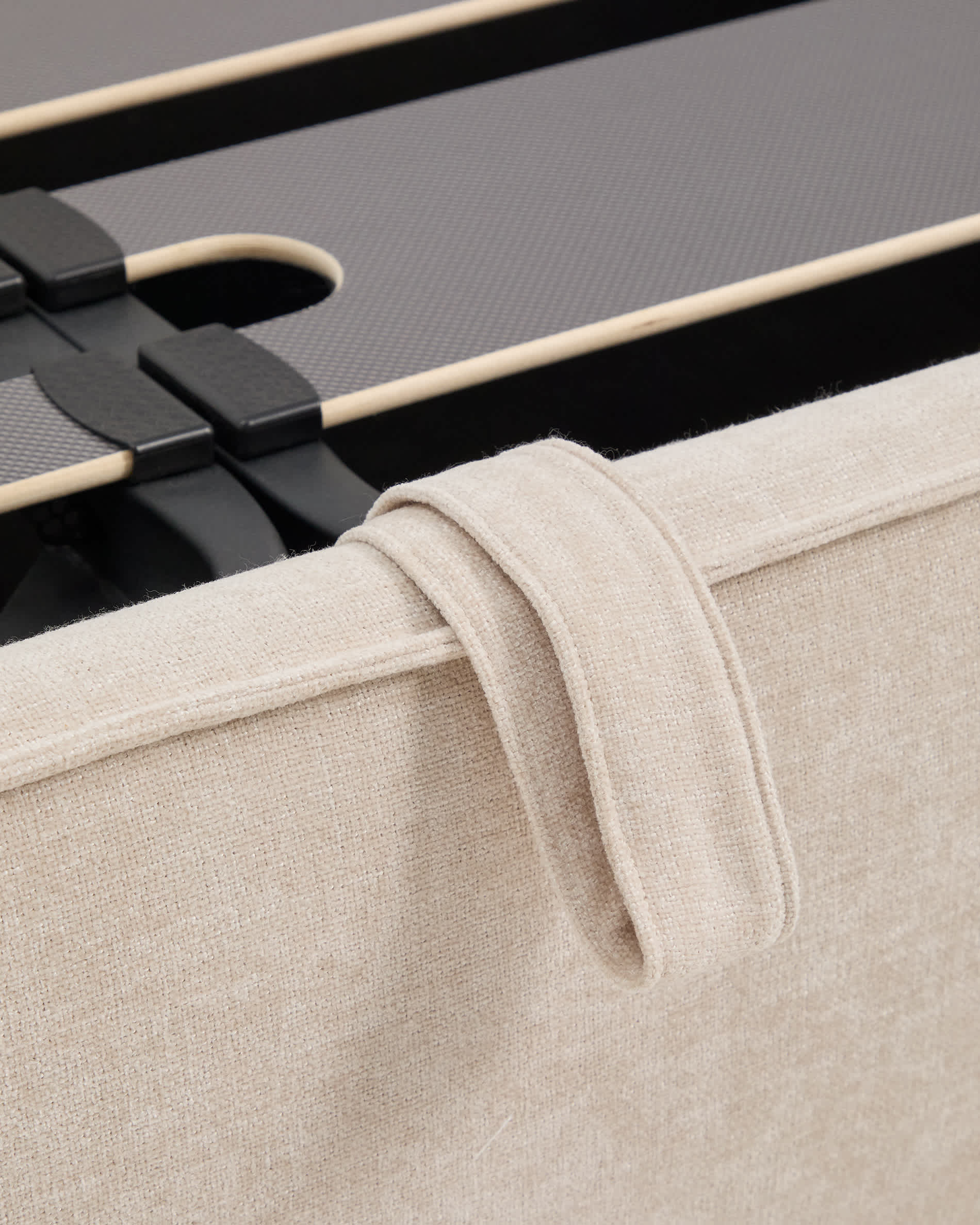 Arvian beige chenille removable-cover bed with ottoman base for a 180 x 200 cm mattress