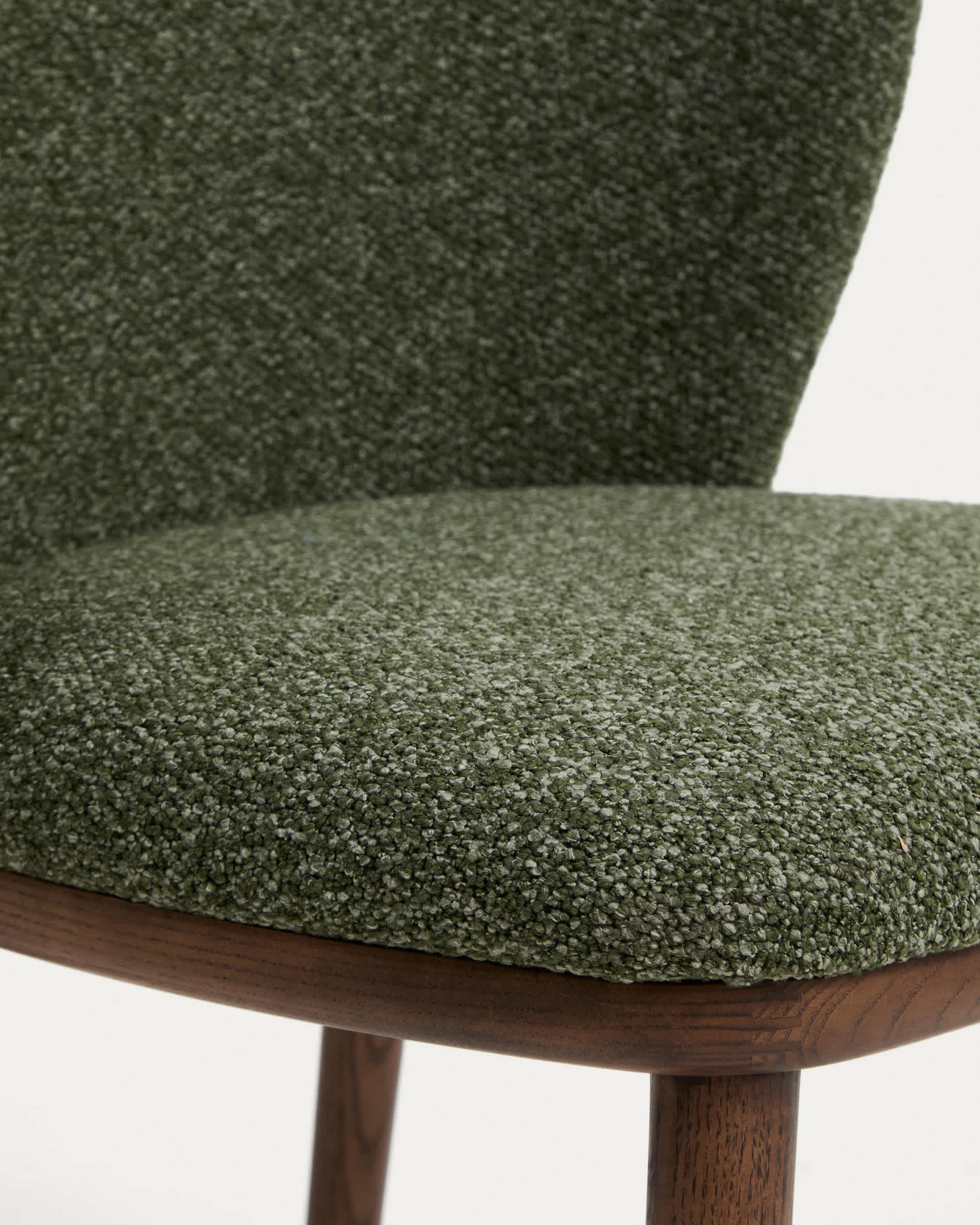 Ciselia dark green thick chenille chair with solid ash wood legs with walnut-coloured finish FSC Mix Credit