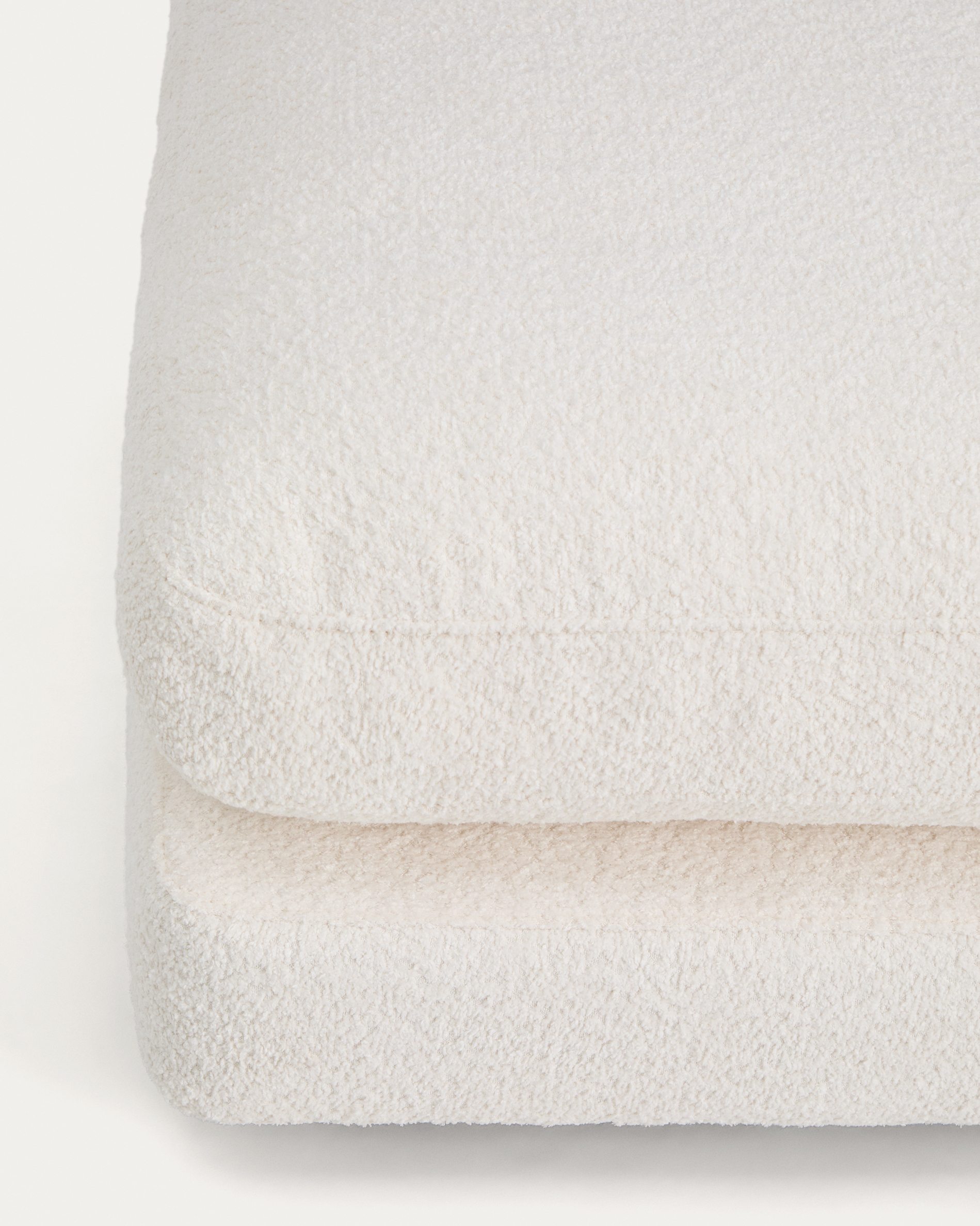 Gala ecru fire-retardant bouclé footrest FSC Mix Credit 90 x 90cm