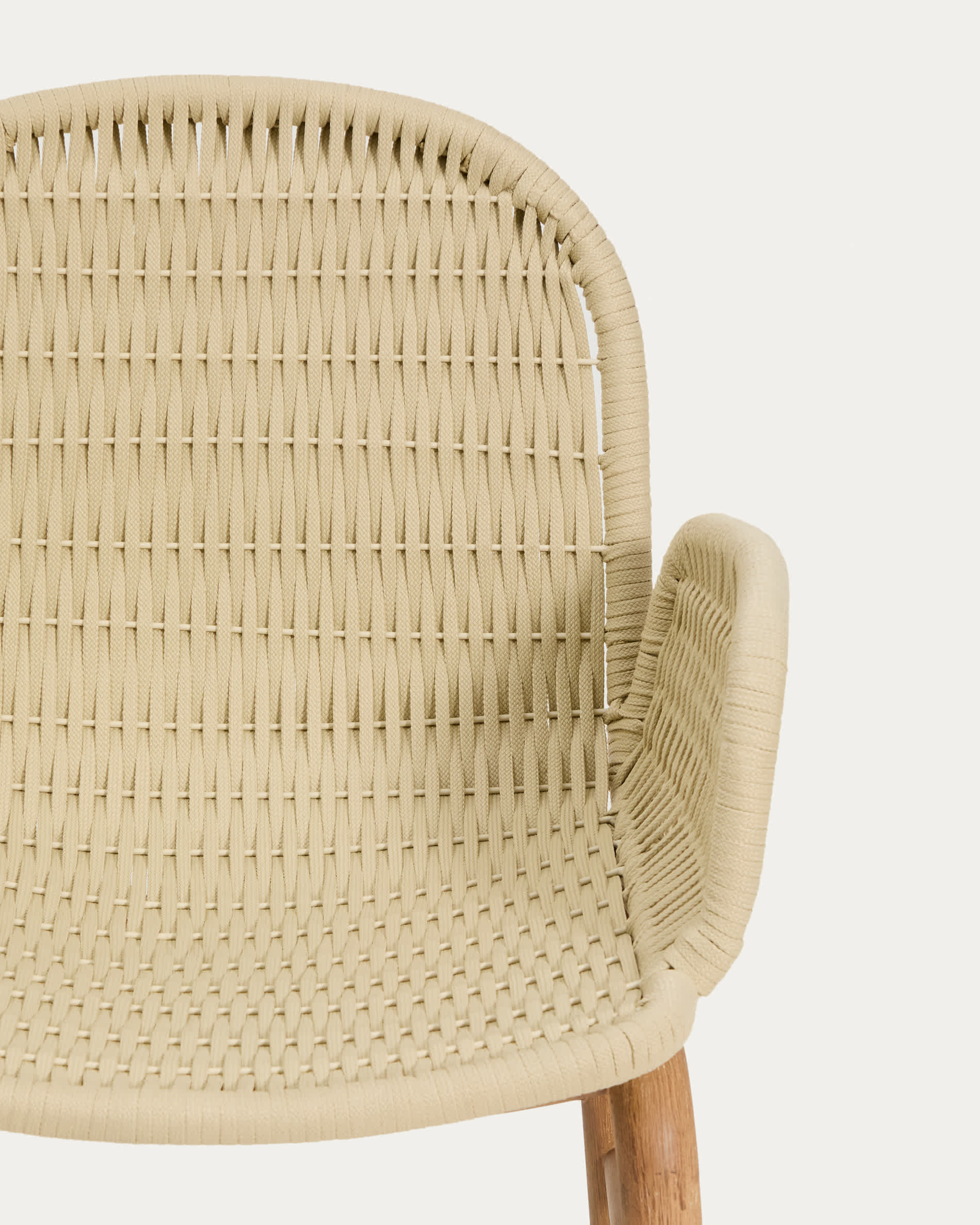 Alipa chair with armrests in FSC 100% solid acacia wood and ecru rope cord