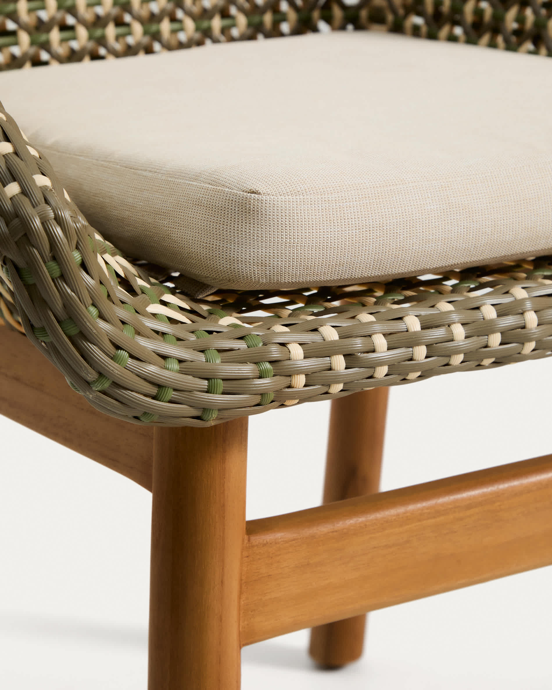 Olbia chair in synthetic rattan and FSC 100% solid teak wood