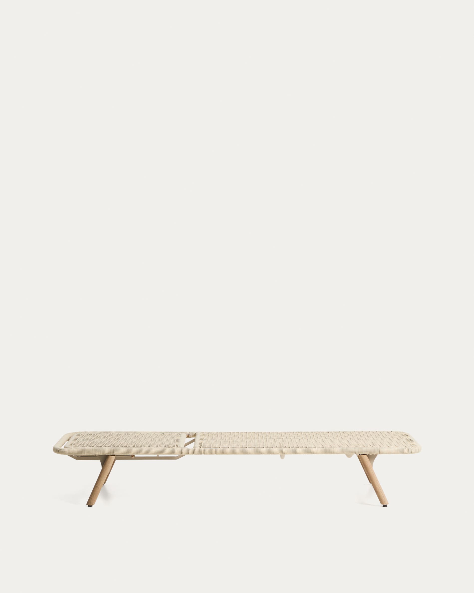 Dandara sun lounger in steel, ecru rope and legs in solid FSC 100% acacia wood