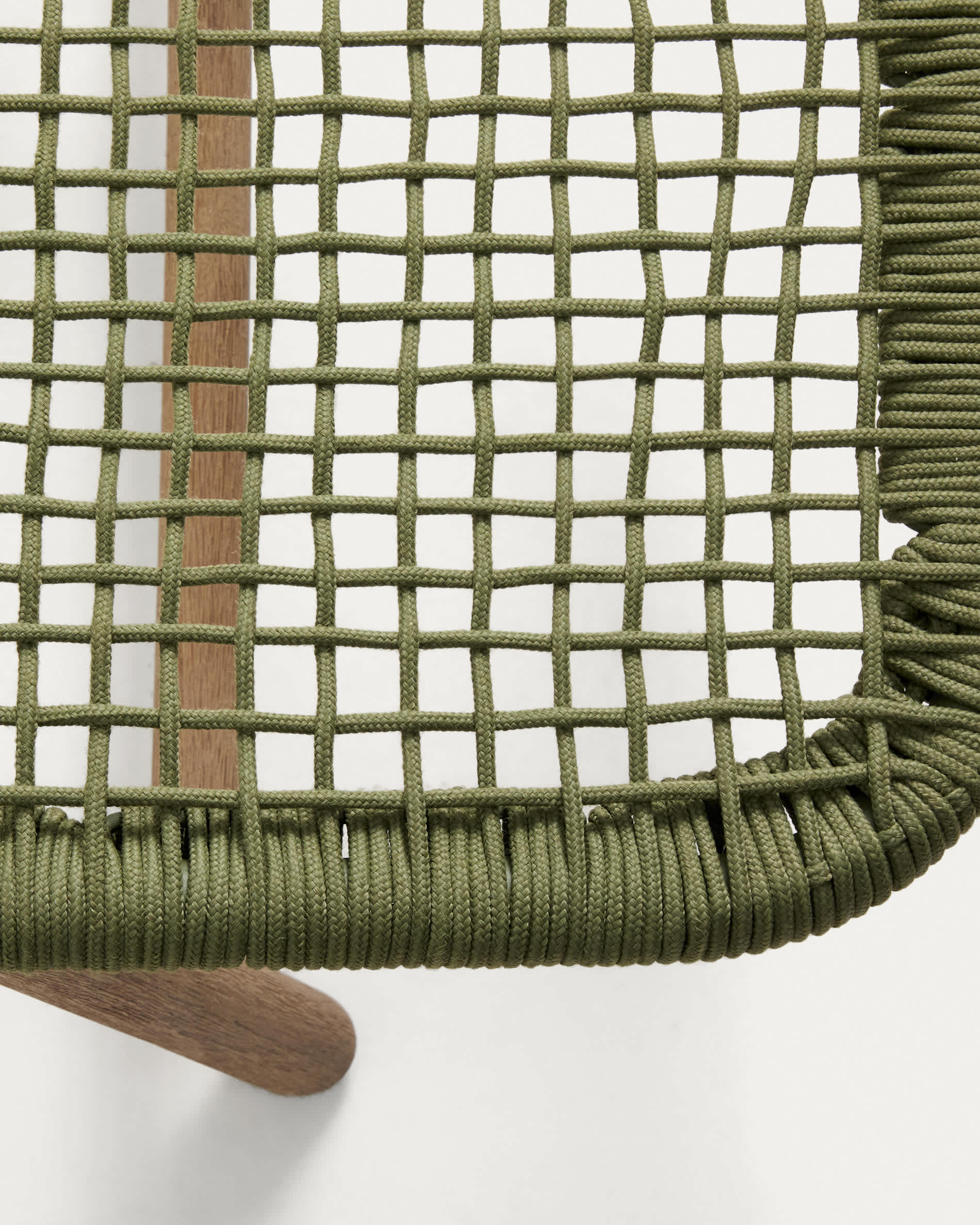 Dandara sun lounger in steel, green rope and legs in solid FSC 100% acacia wood