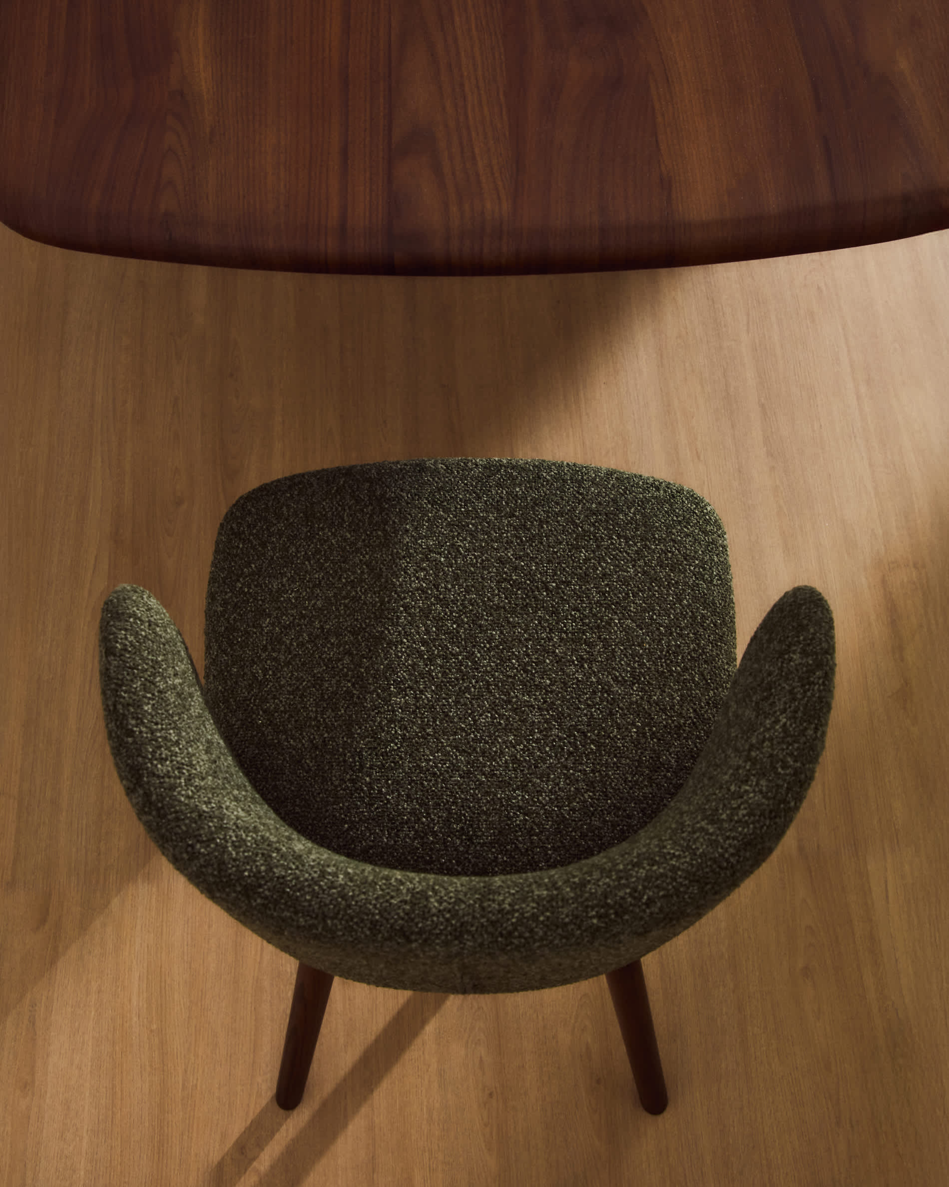 Ciselia dark green thick chenille chair with solid ash wood legs with walnut-coloured finish FSC Mix Credit