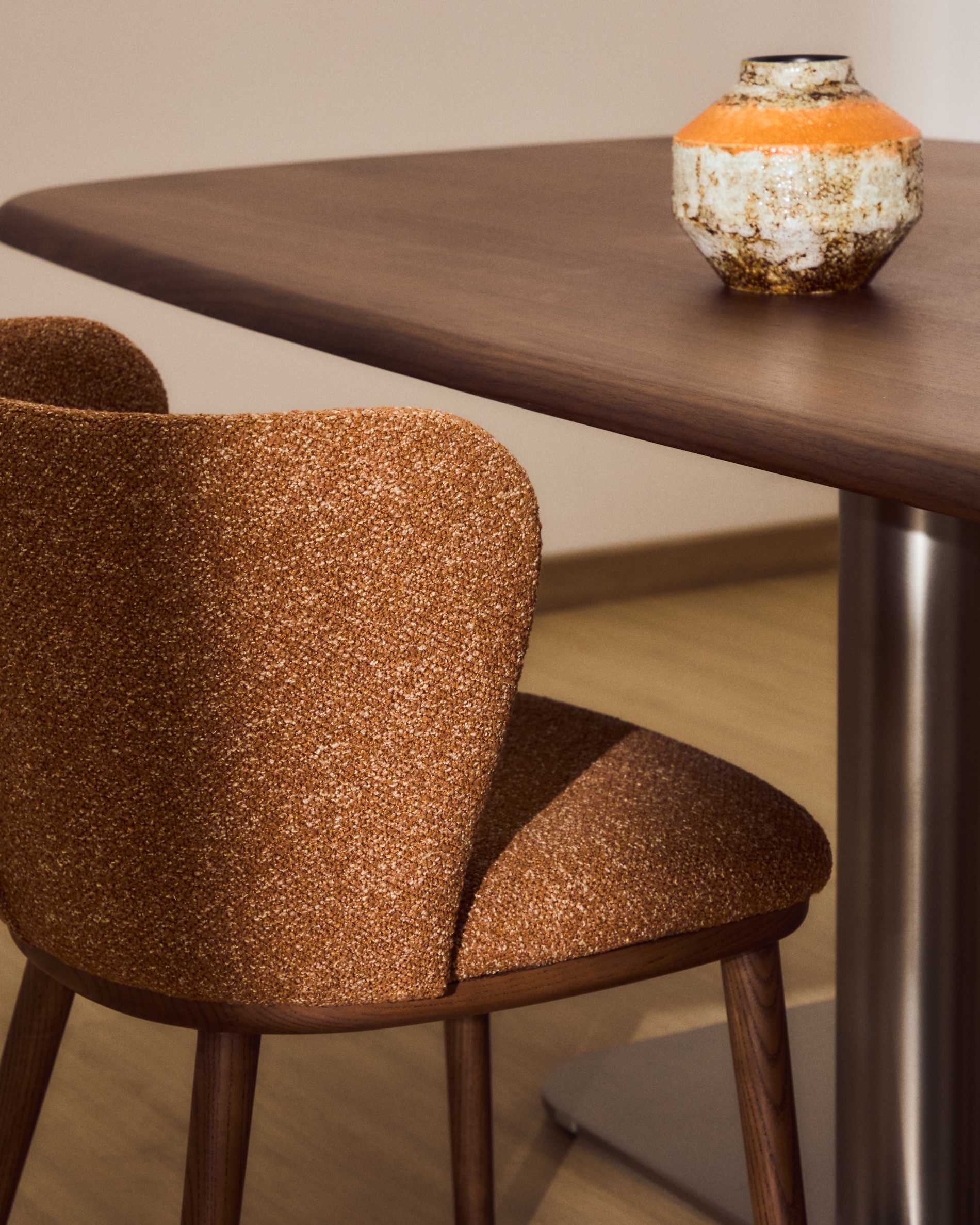 Ciselia terracotta thick chenille chair with solid ash wood legs with walnut-coloured finish FSC Mix Credit