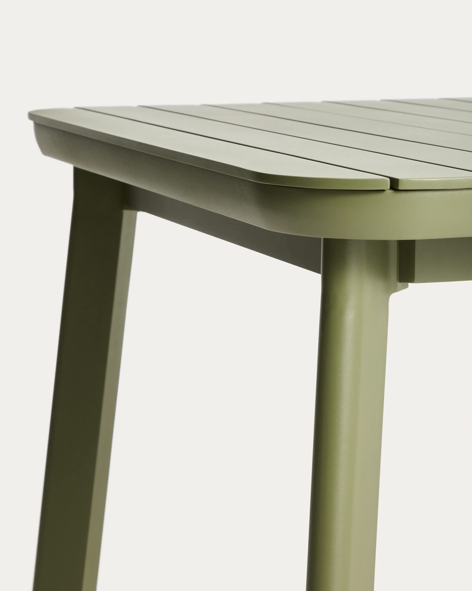 Izola extendable outdoor table in aluminium with green finish 185 (235) x 100cm