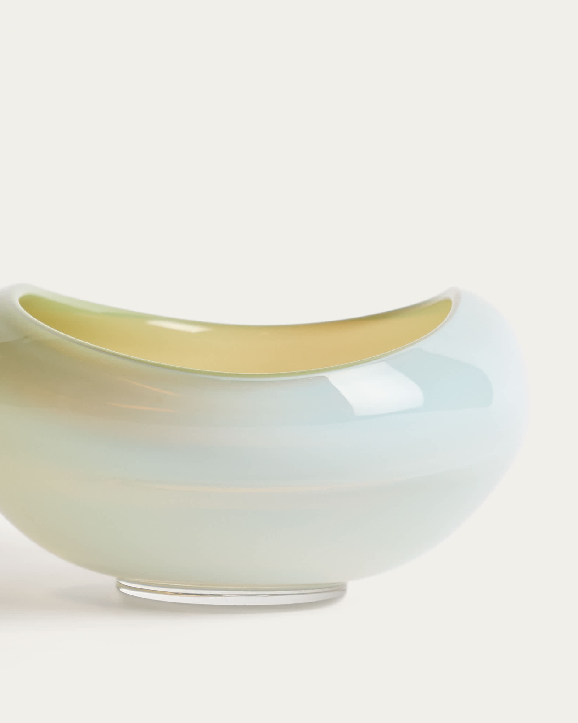 Nodila white glass centrepiece 30 x 21cm