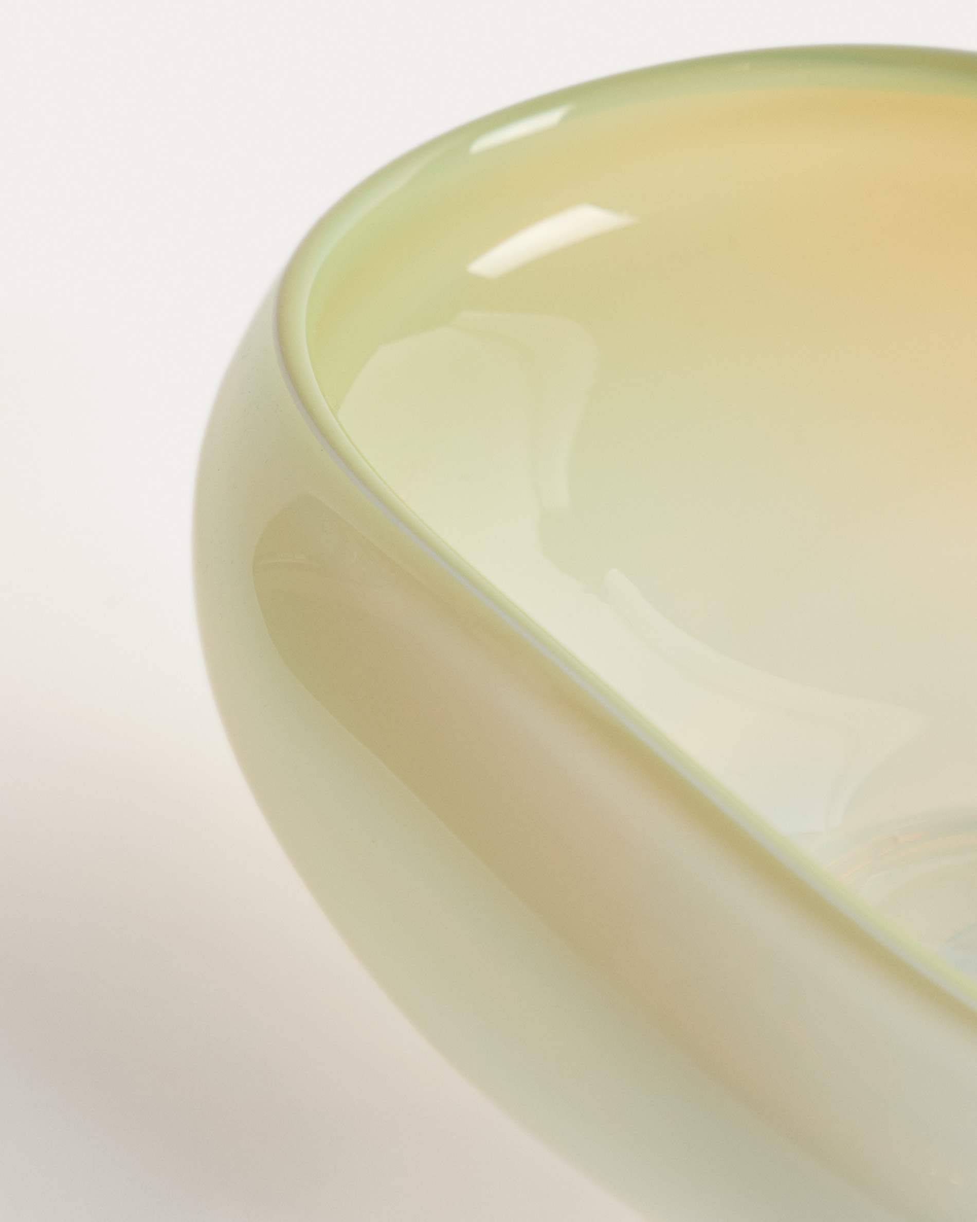 Nodila white glass centrepiece 30 x 21cm