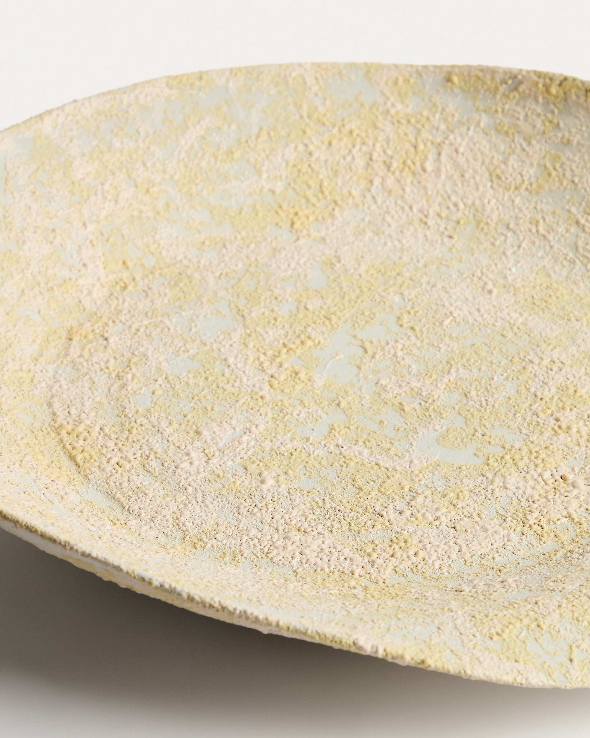 Centre de table Medira en céramique écru et — Kave Home