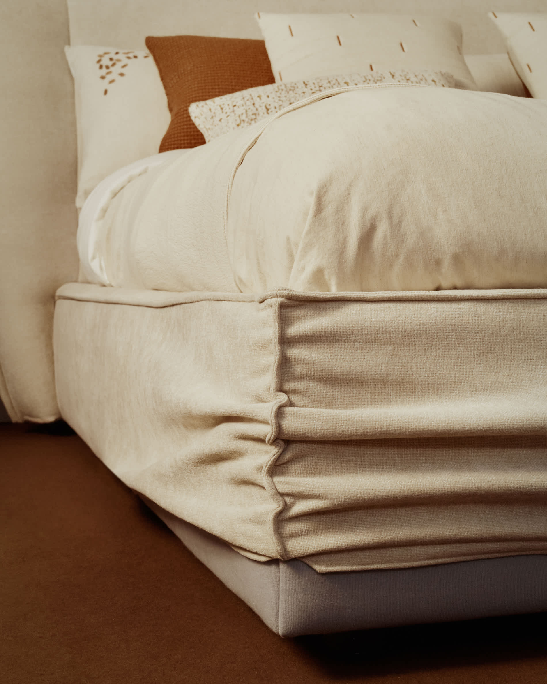 Arvian beige chenille removable-cover bed with ottoman base for a 160 x 200 cm mattress