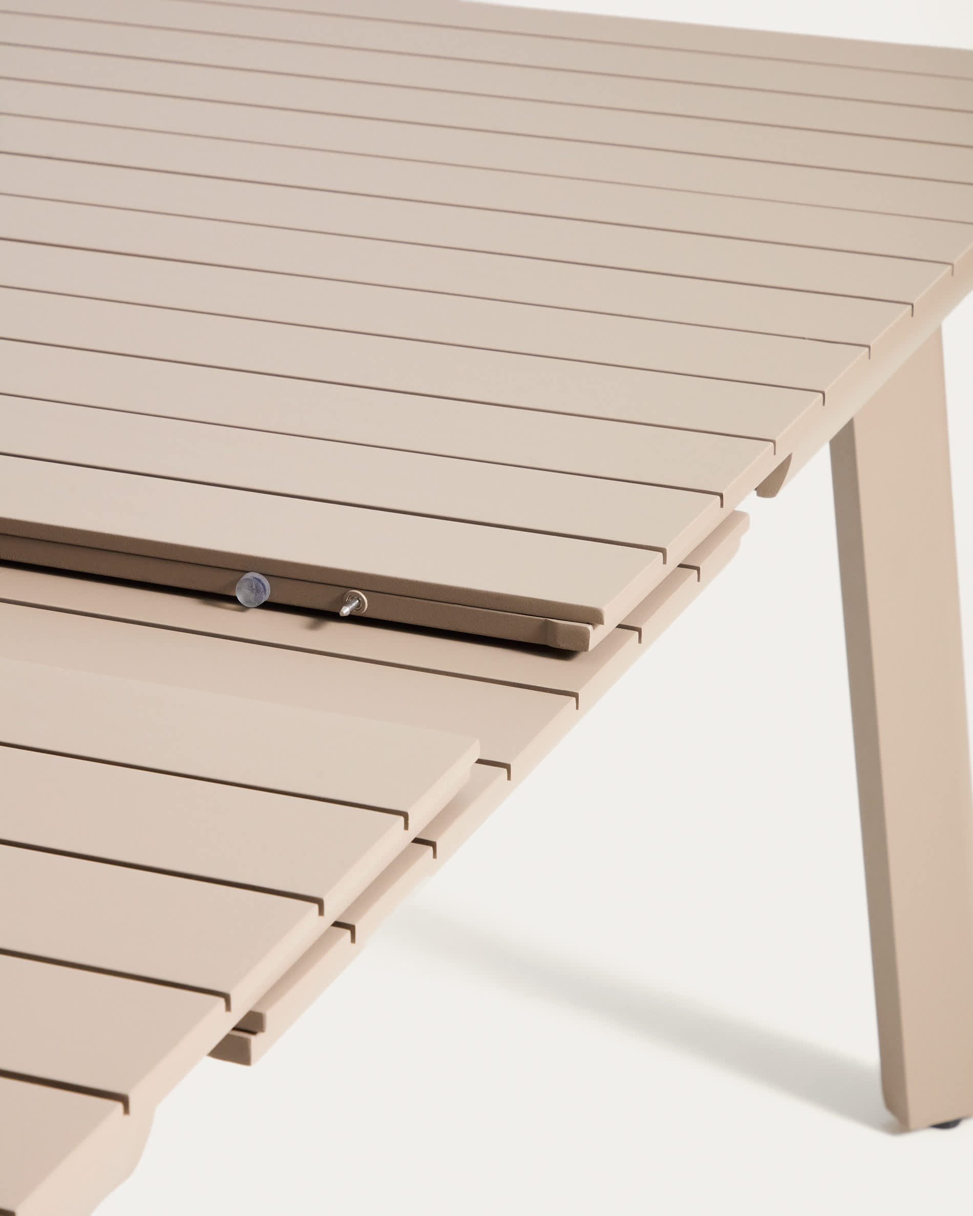 Izola extendable outdoor table in aluminium with taupe finish 220 (280) x 100 cm