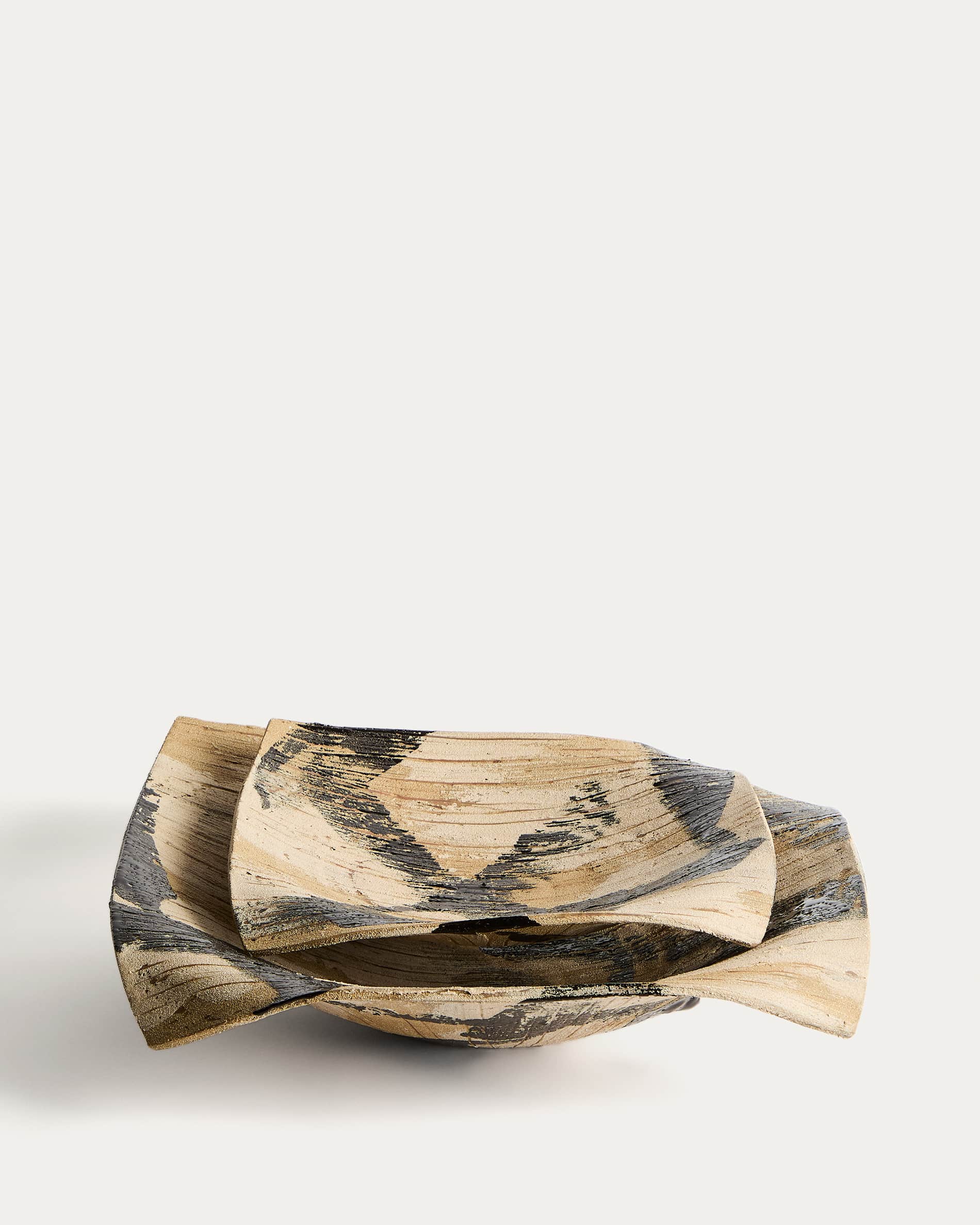 Dirva brown ceramic centrepiece 37 x 37cm