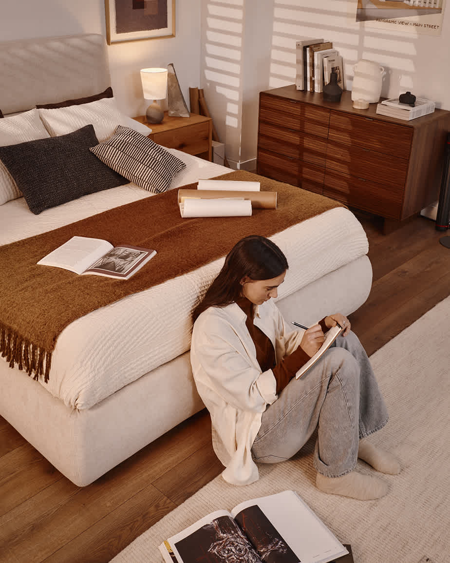 II - ROOM WITH ACTOR 2