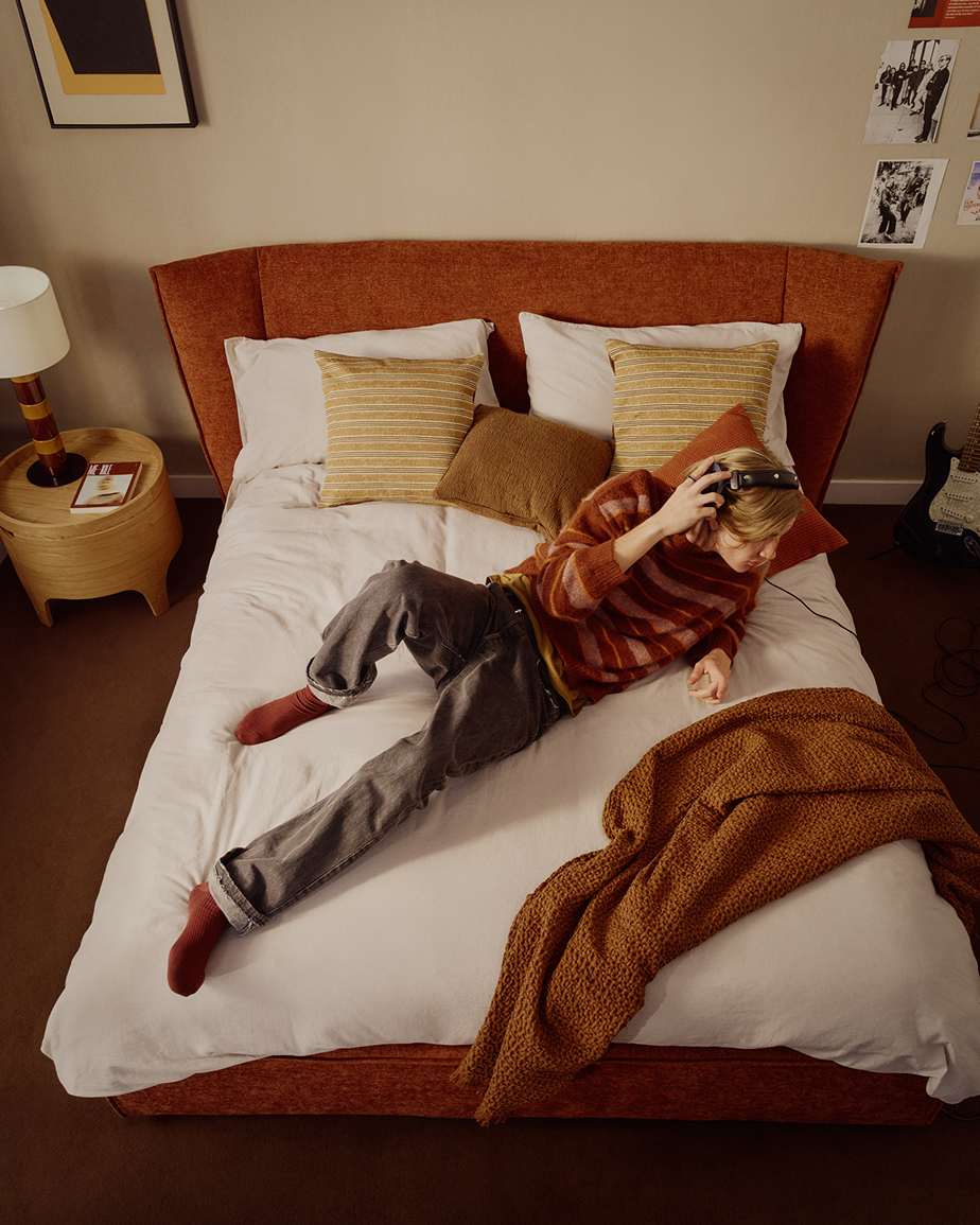 II - ROOM WITH ACTOR