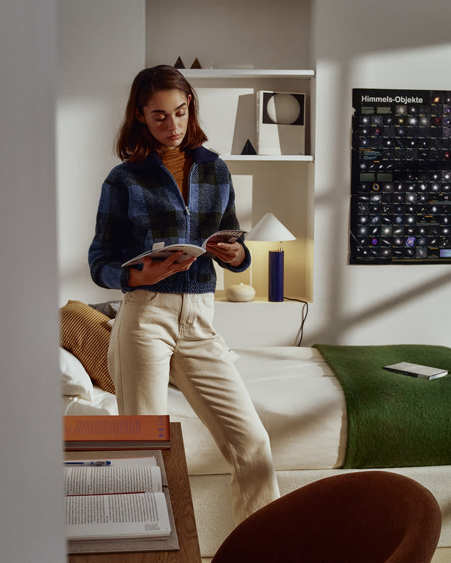 II - ROOM WITH ACTOR BOOK