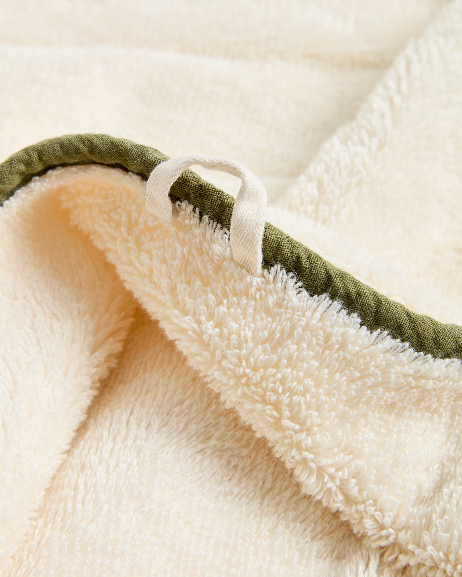 Sedora 100% cotton hand towel with green contrast detail 50 x 90cm