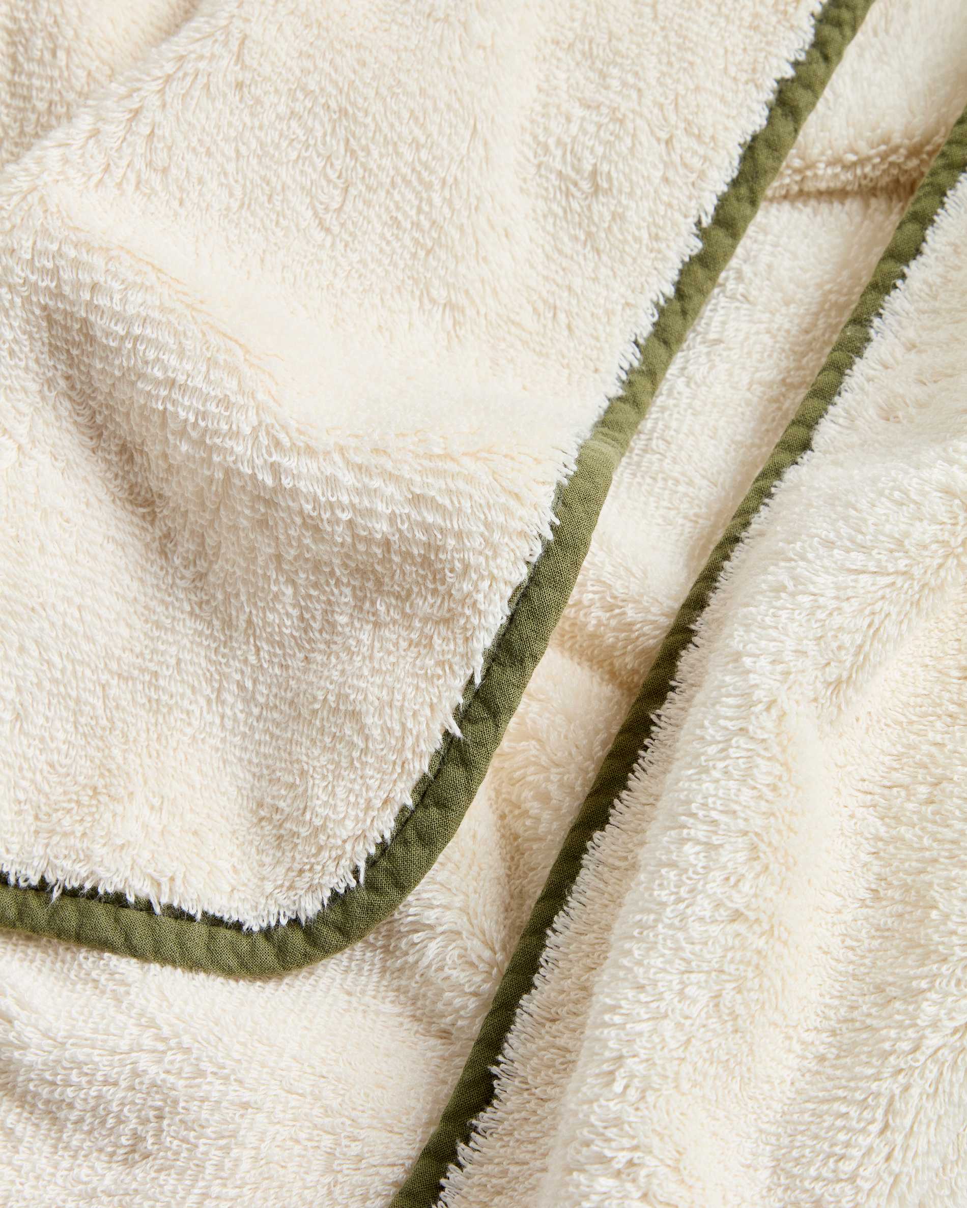 Sedora 100% cotton hand towel with green contrast detail 50 x 90cm