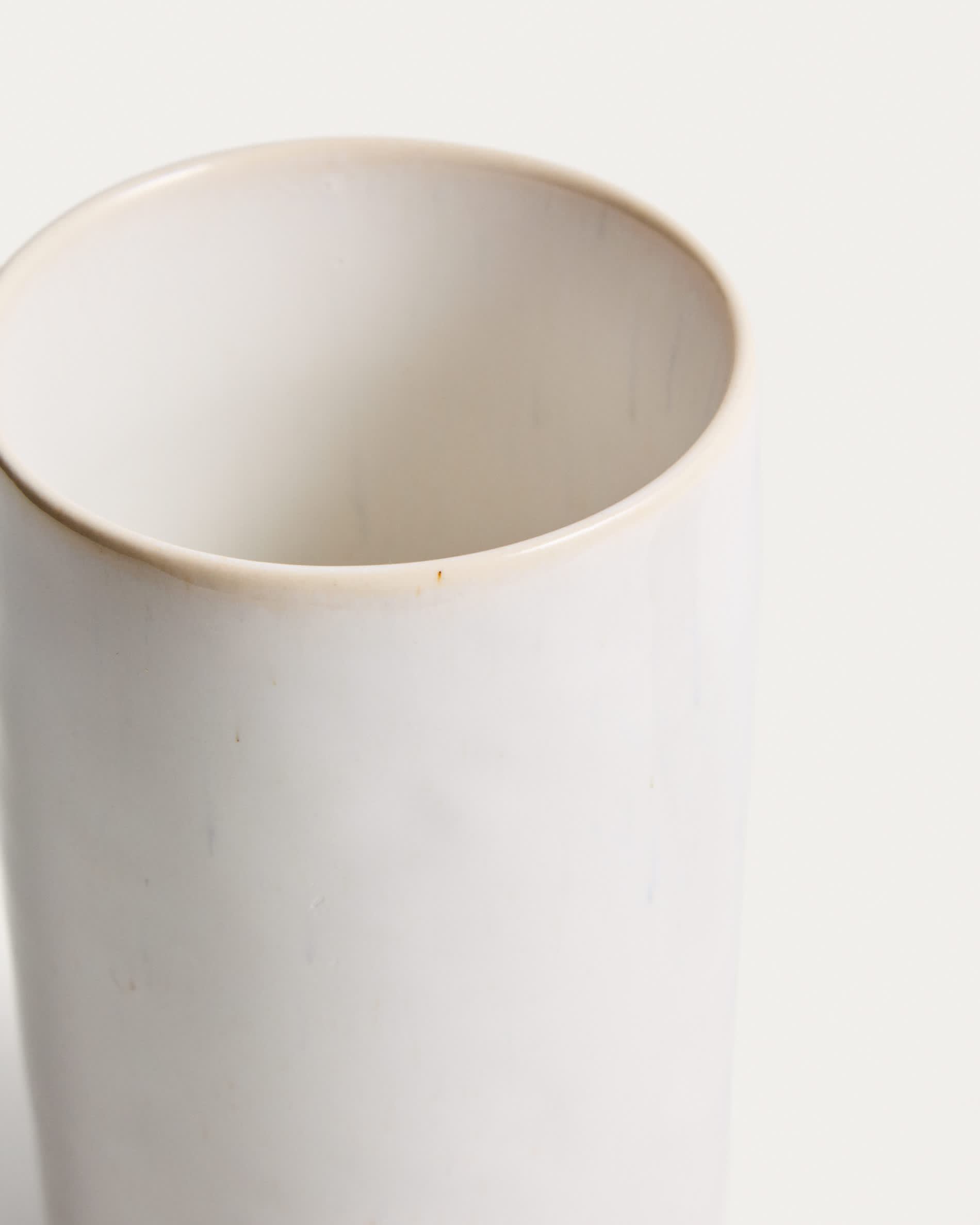 Uilo white ceramic mug
