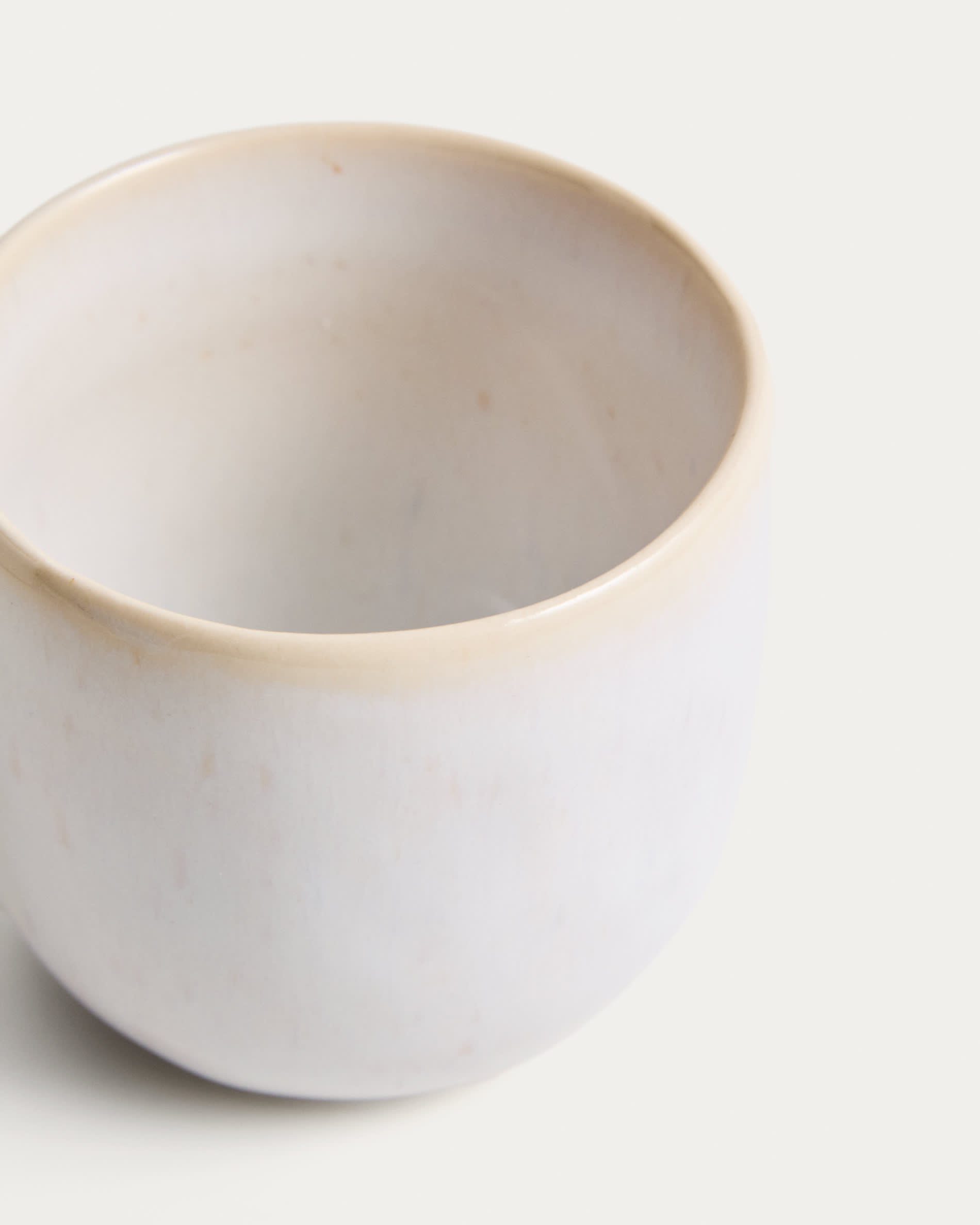 Uilo white ceramic mug