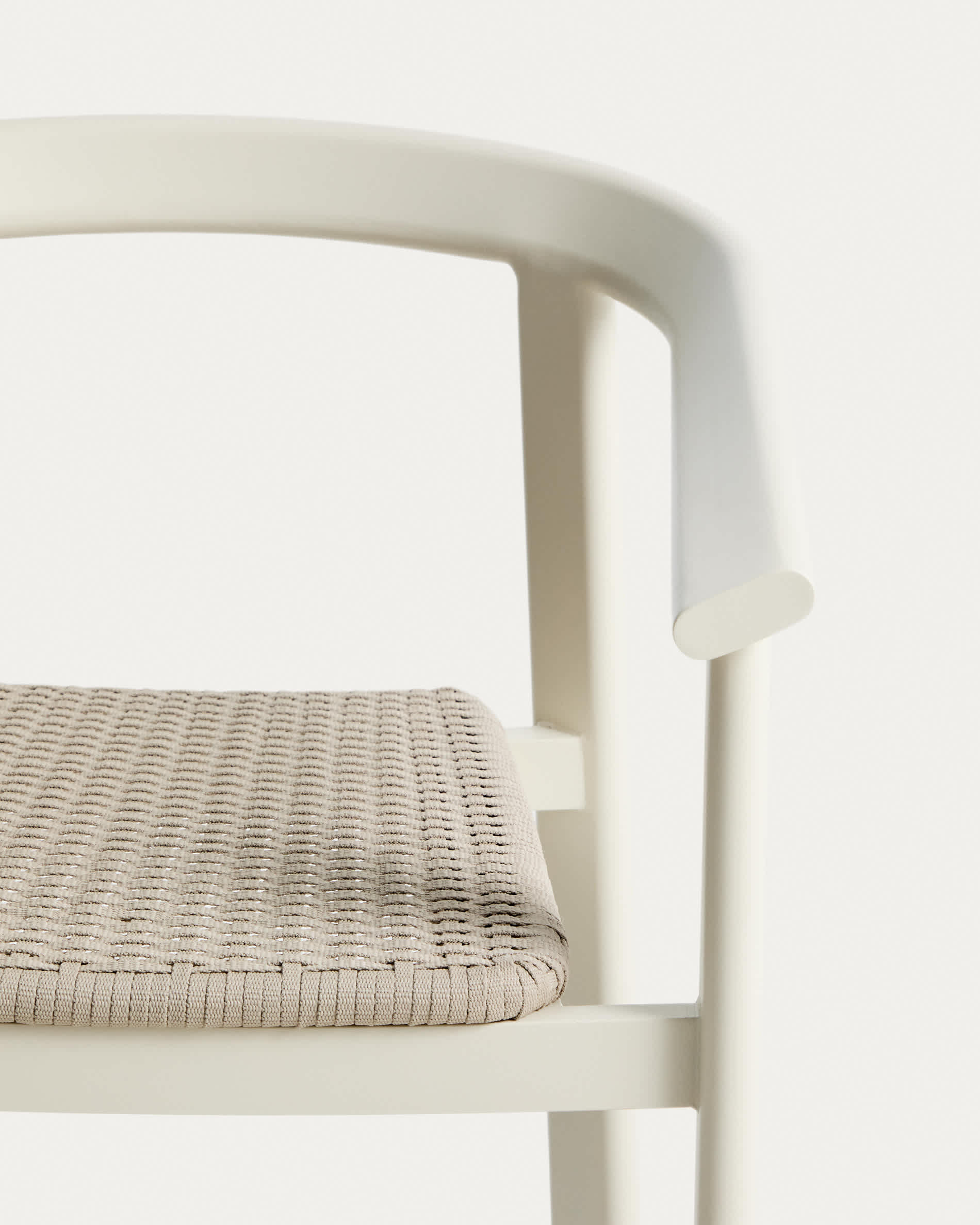 Erice stackable outdoor chair in aluminium and ecru rope