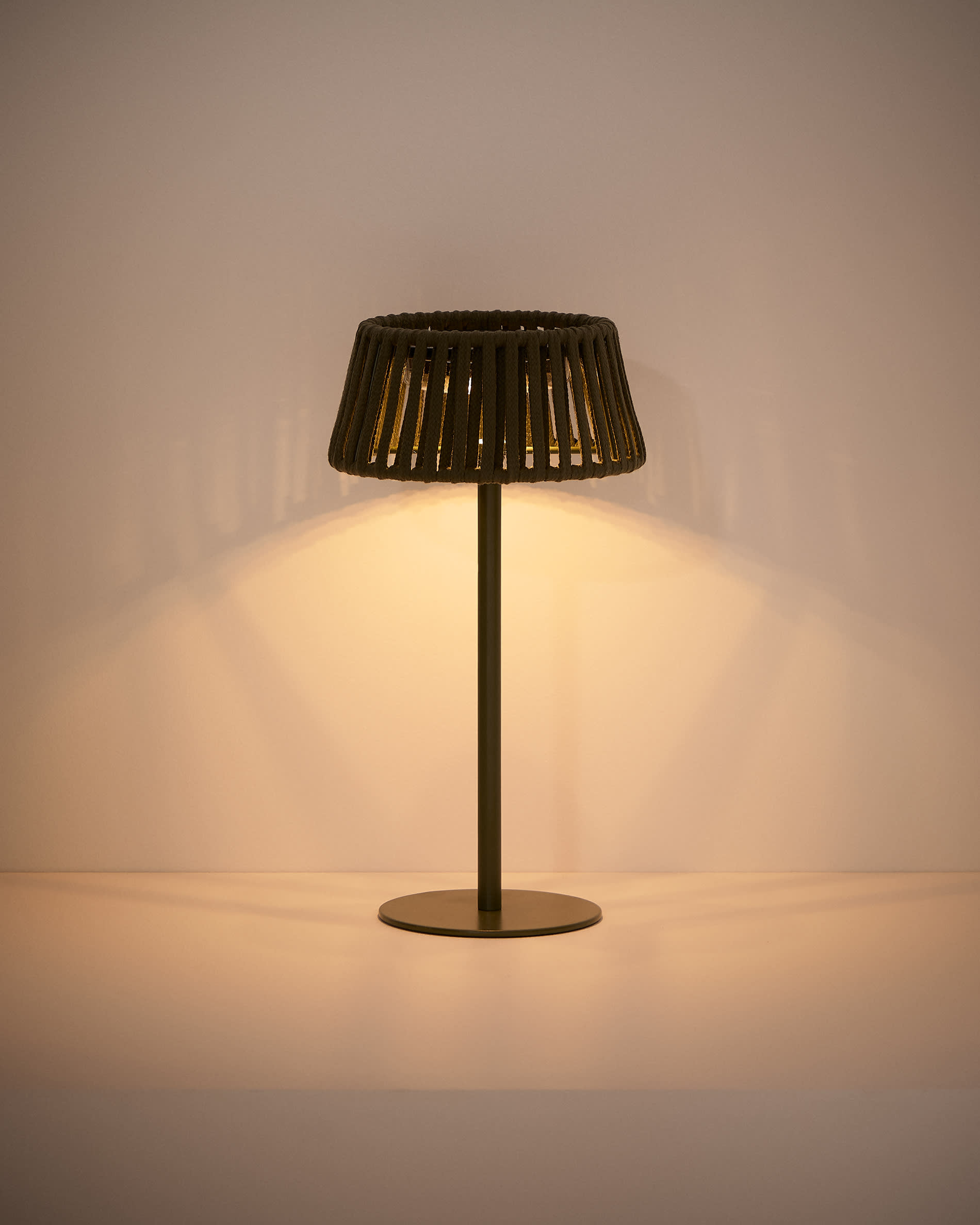 Aldet outdoor solar table lamp in green flat rope cord with metal stand