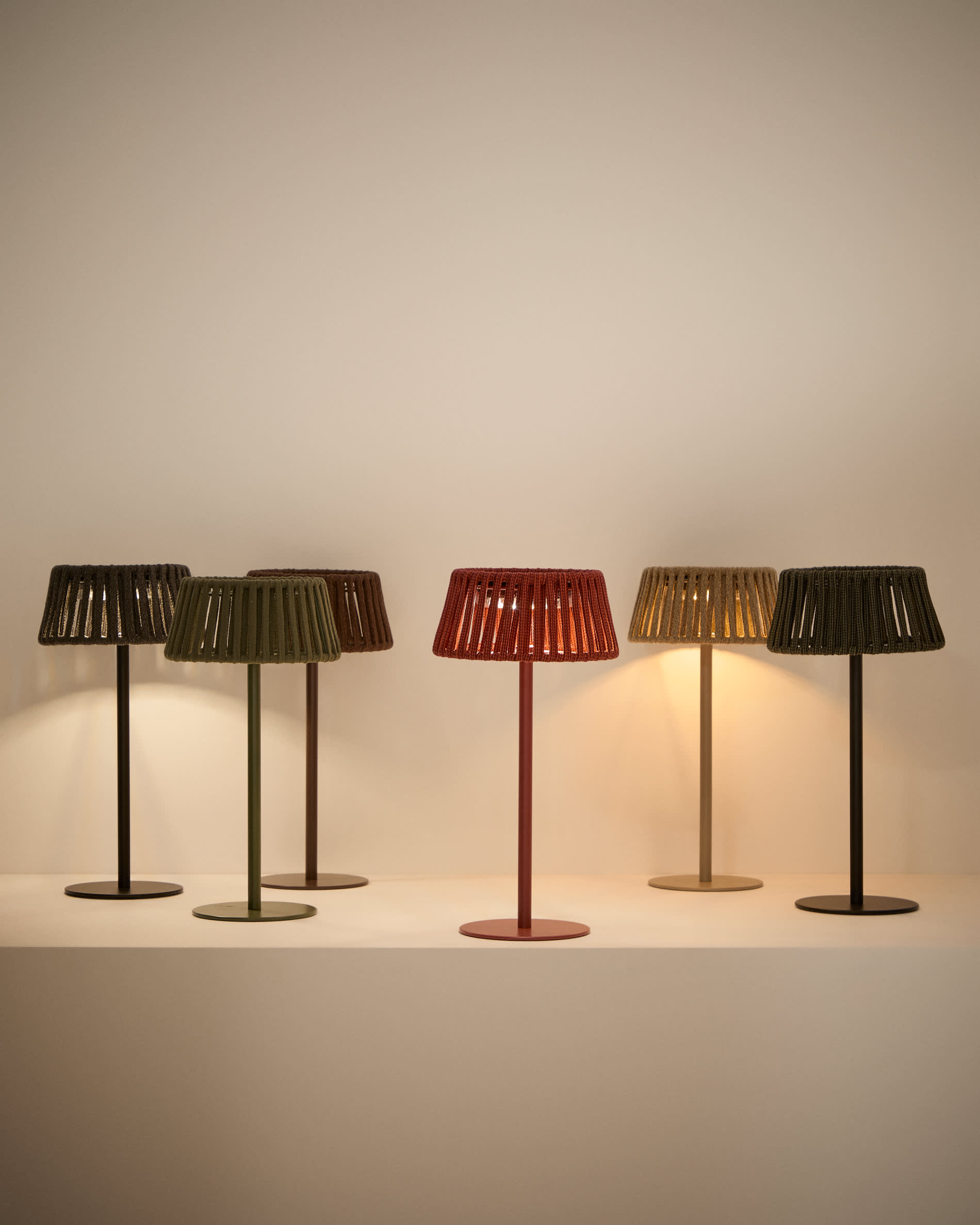 Aldet outdoor solar table lamp in black flat rope cord with metal stand
