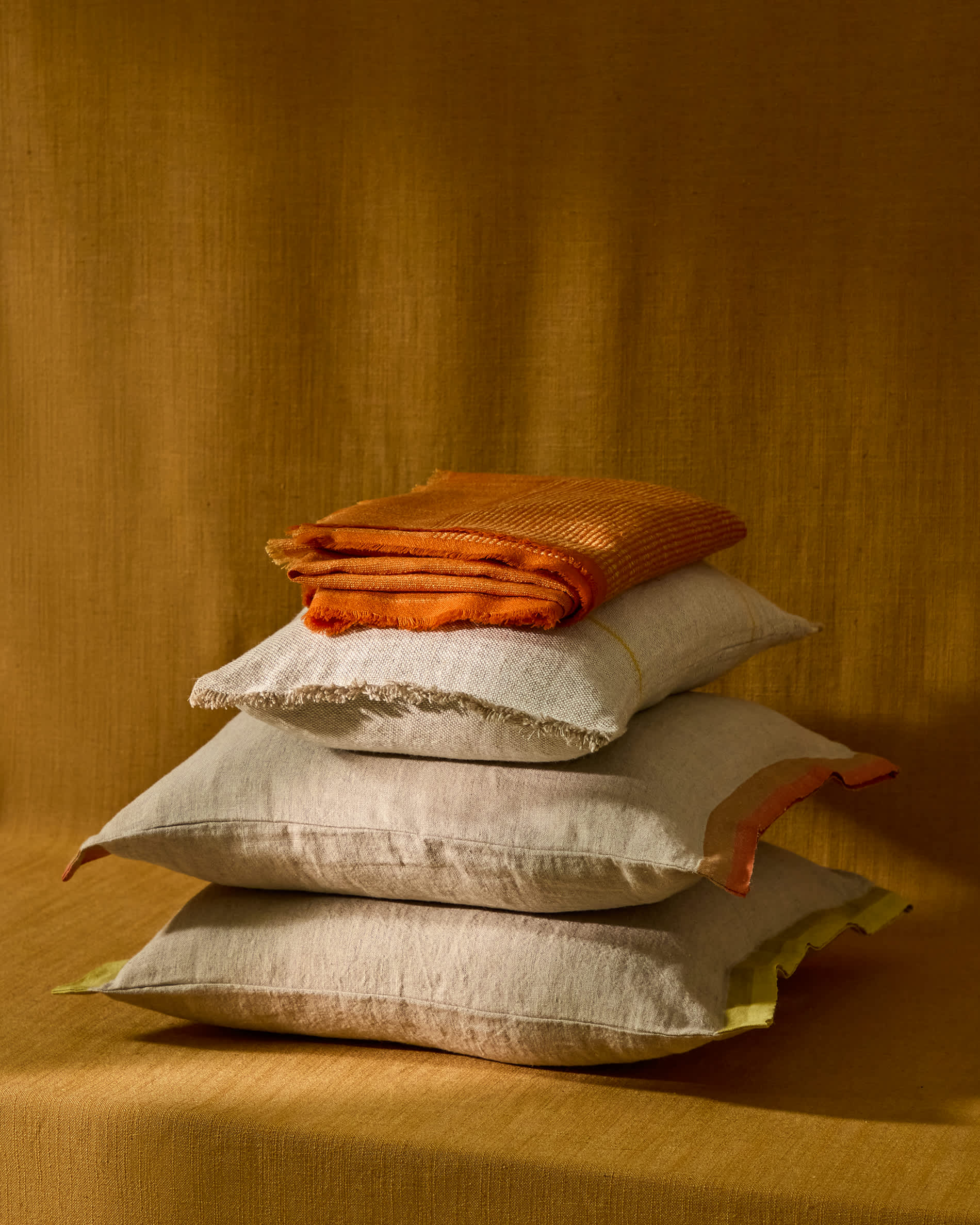 Disea cushion cover in beige linen with yellow detail 45 x 45cm