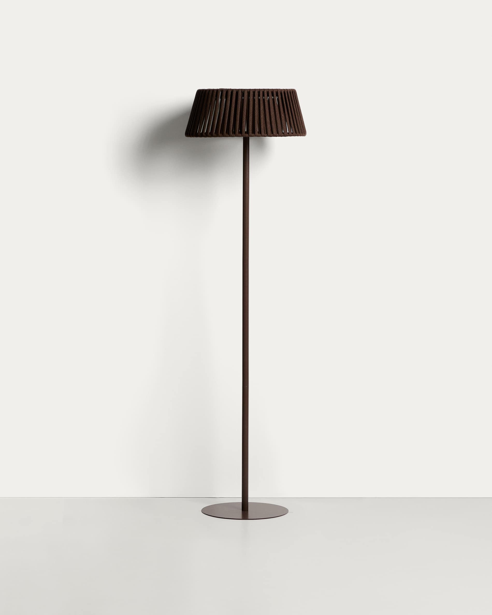 Aldet outdoor solar floor lamp in brown flat rope cord with metal base Ø46cm
