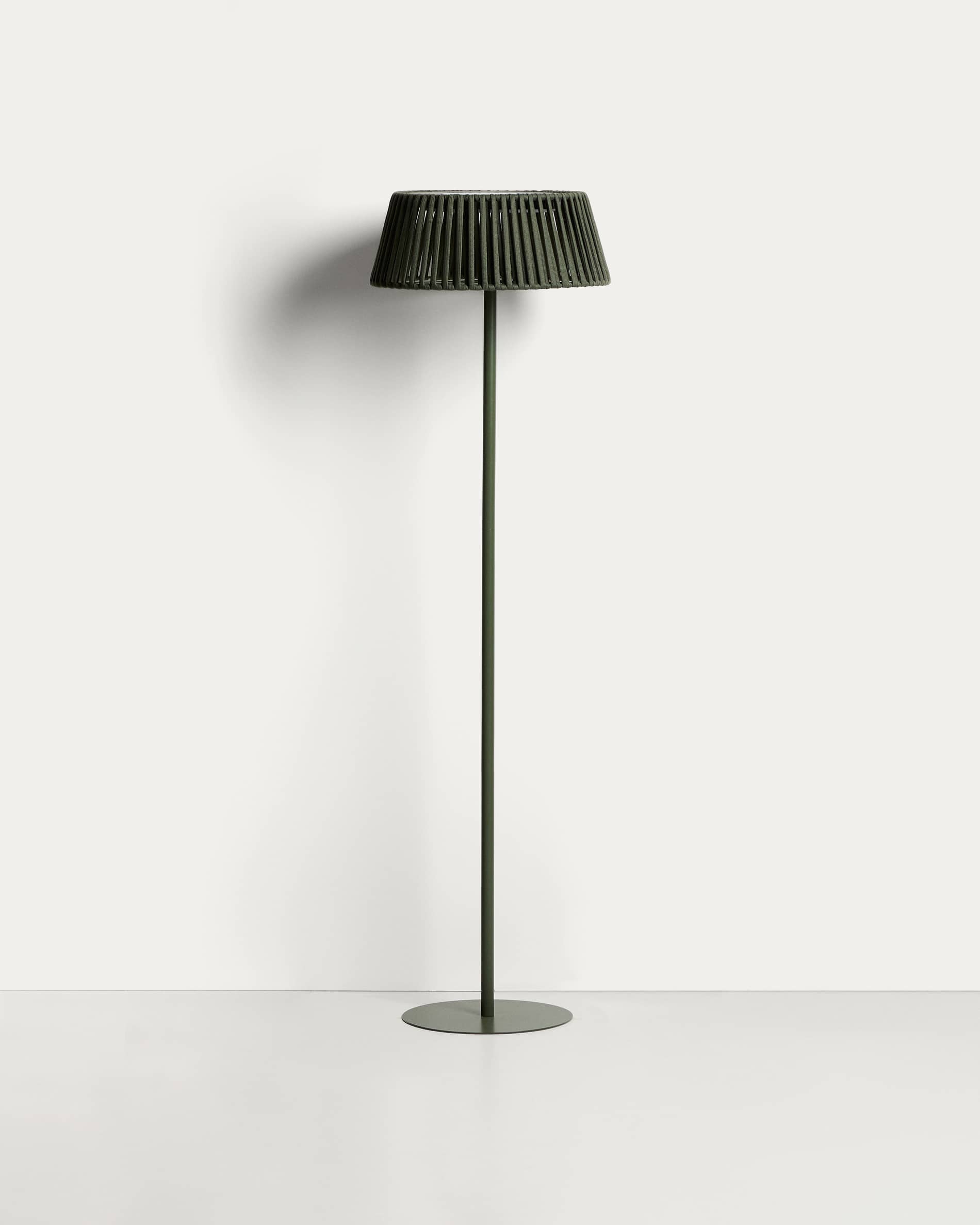 Aldet outdoor solar floor lamp in green flat rope cord with metal base Ø46cm