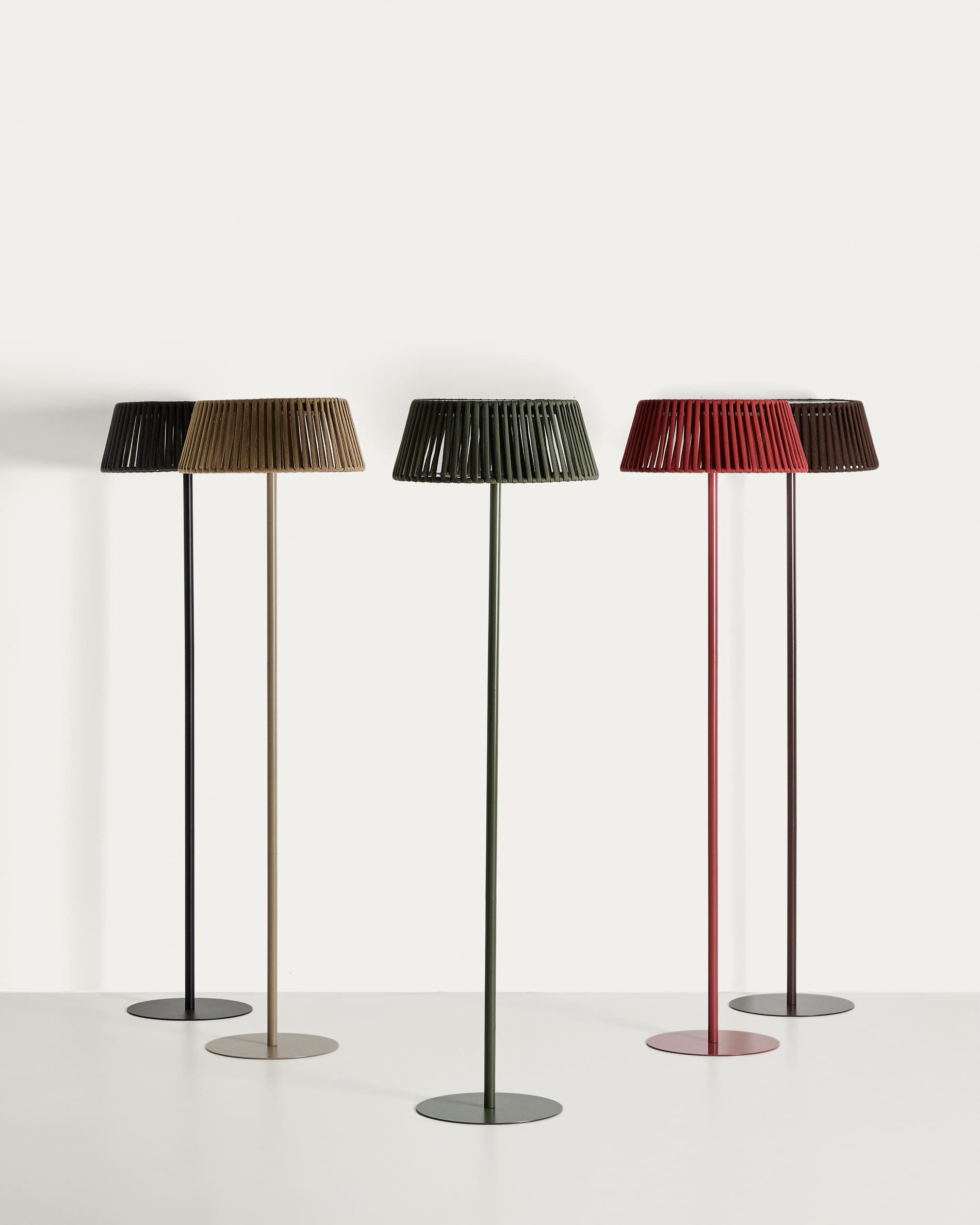 Aldet outdoor solar floor lamp in brown flat rope cord with metal base Ø46cm