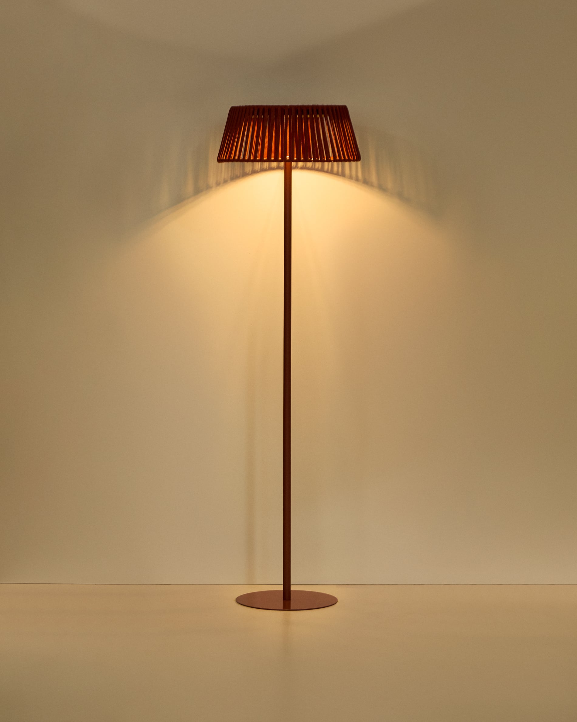 Aldet outdoor solar floor lamp in terracotta flat rope cord with metal stand Ø46cm