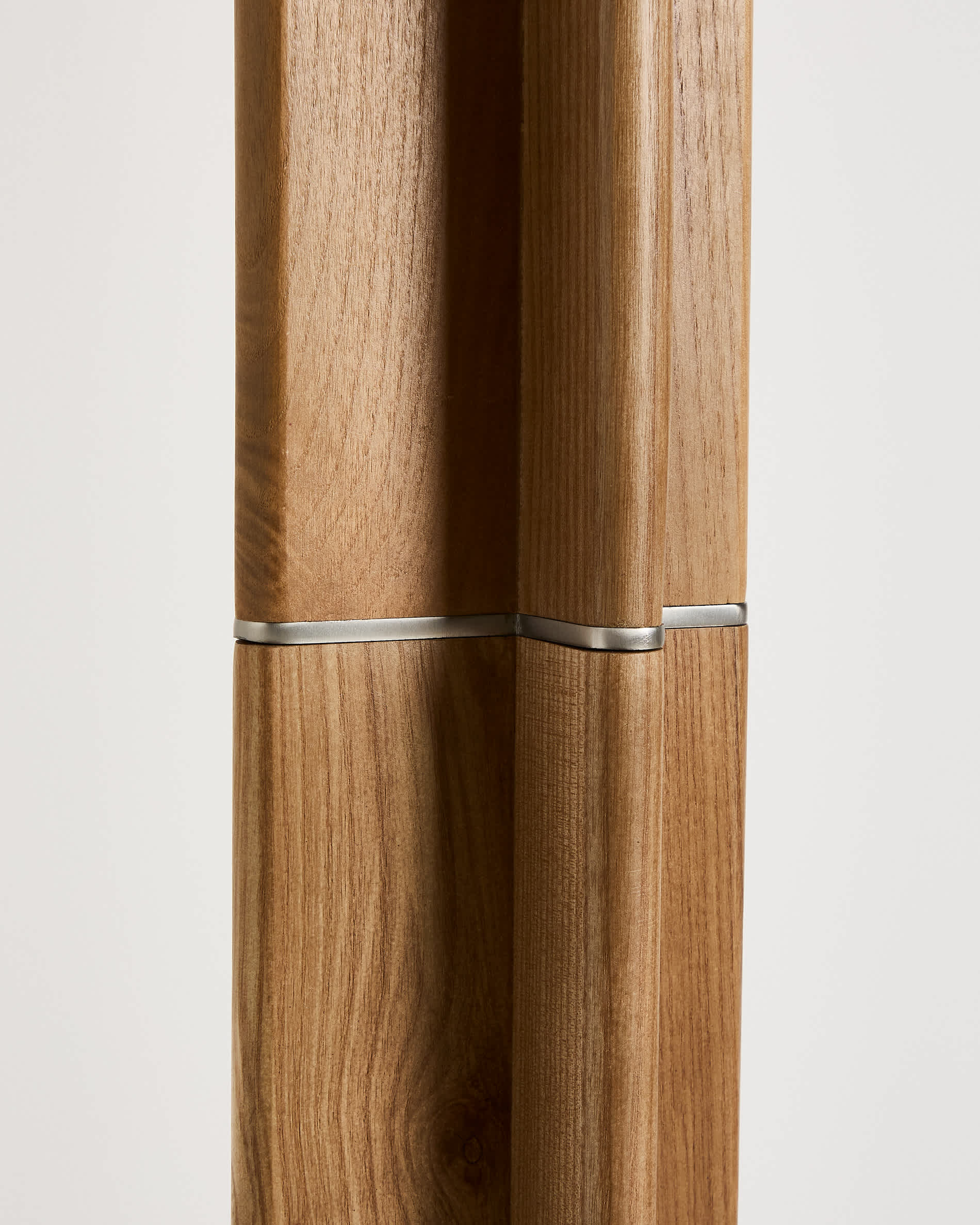 Niani floor lamp in rubber wood with natural finish and ivory-coloured cotton lamp shade