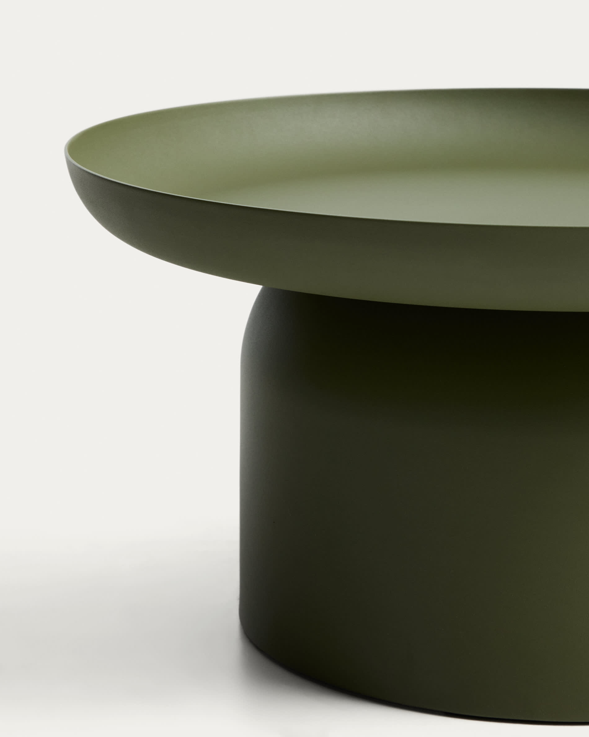 Arcola coffee table in green aluminium Ø70cm