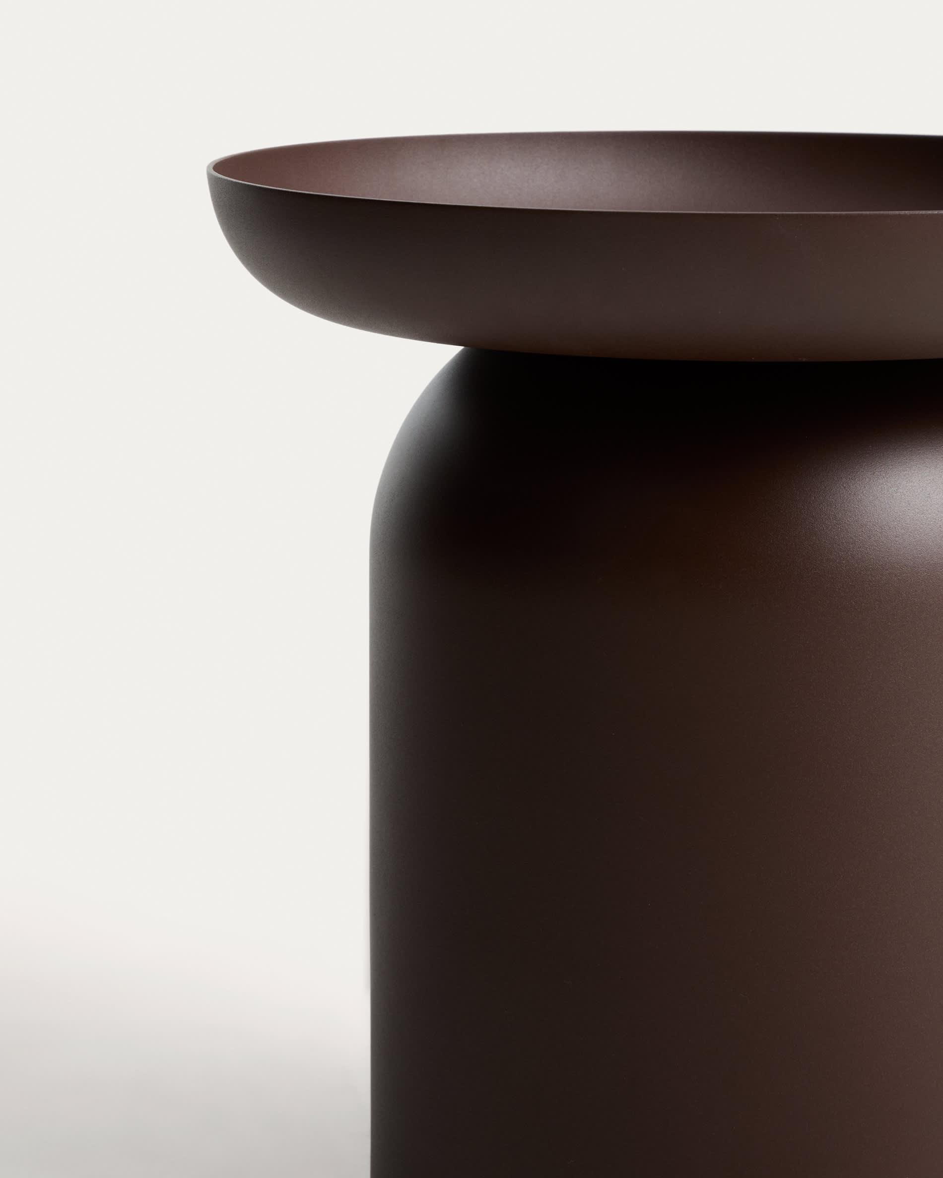 Arcola side table in brown aluminium Ø45cm