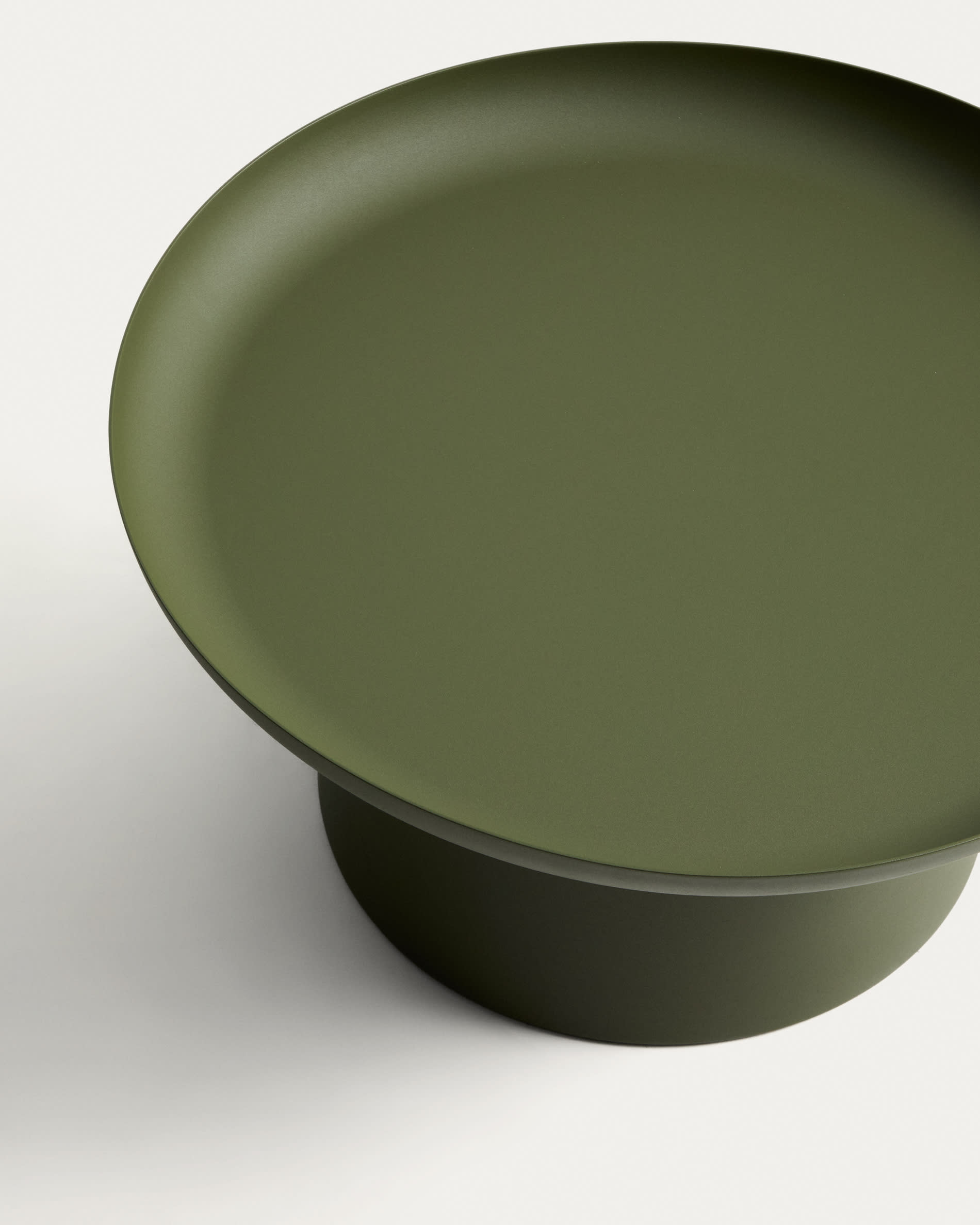 Arcola coffee table in green aluminium Ø70cm