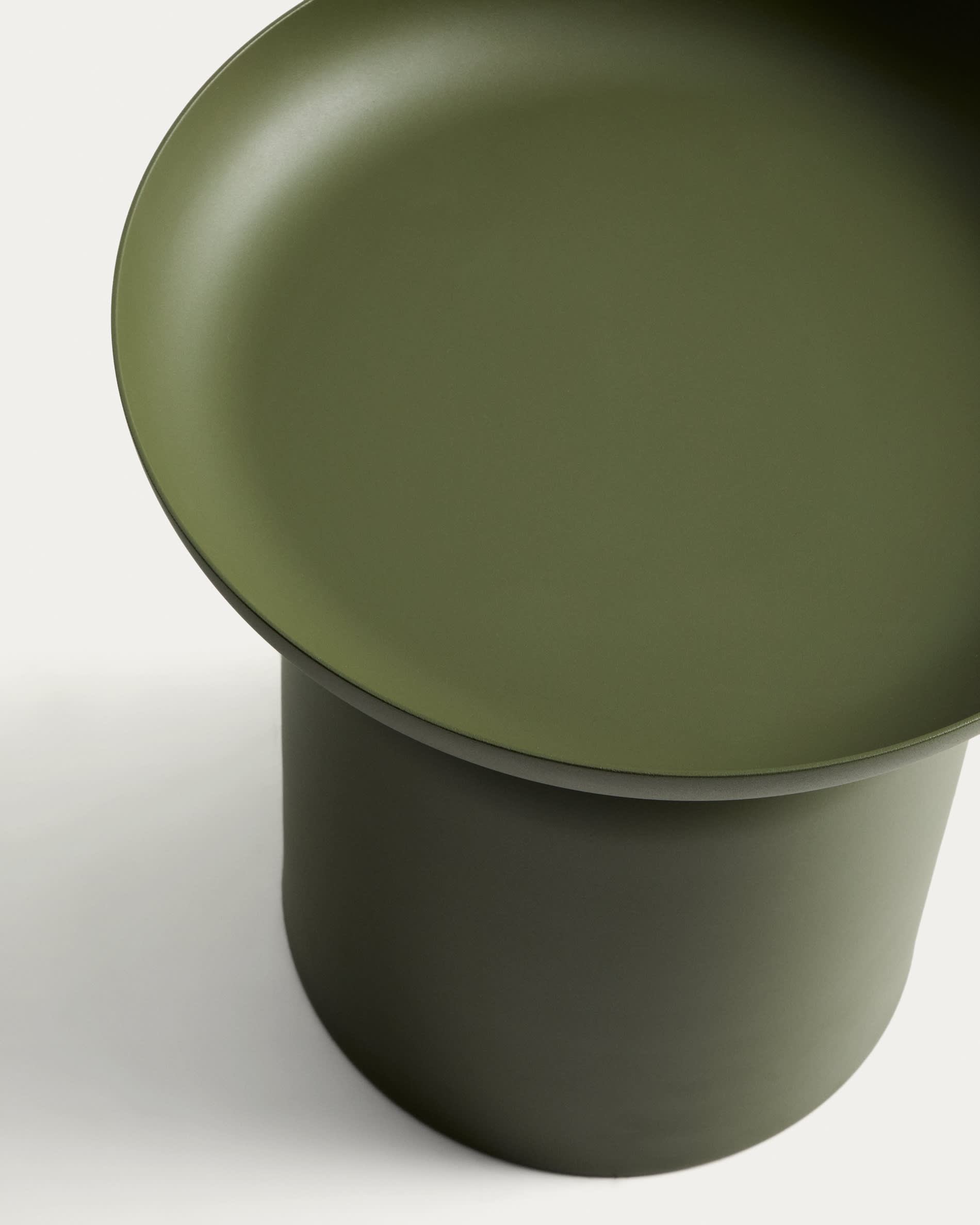Arcola side table in green aluminium Ø45cm