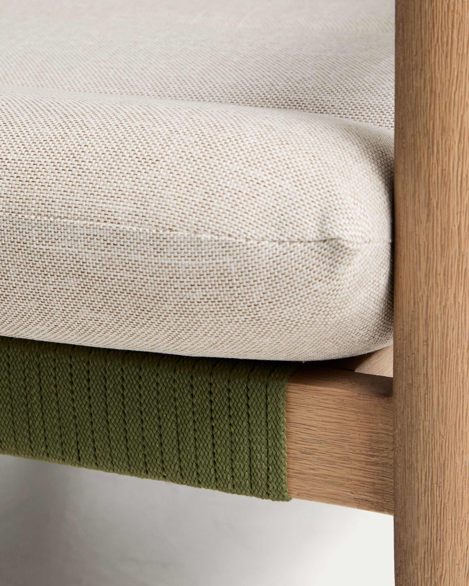 Menfi 2-seater sofa in solid acacia wood and green rope cord 136 cm FSC 100%
